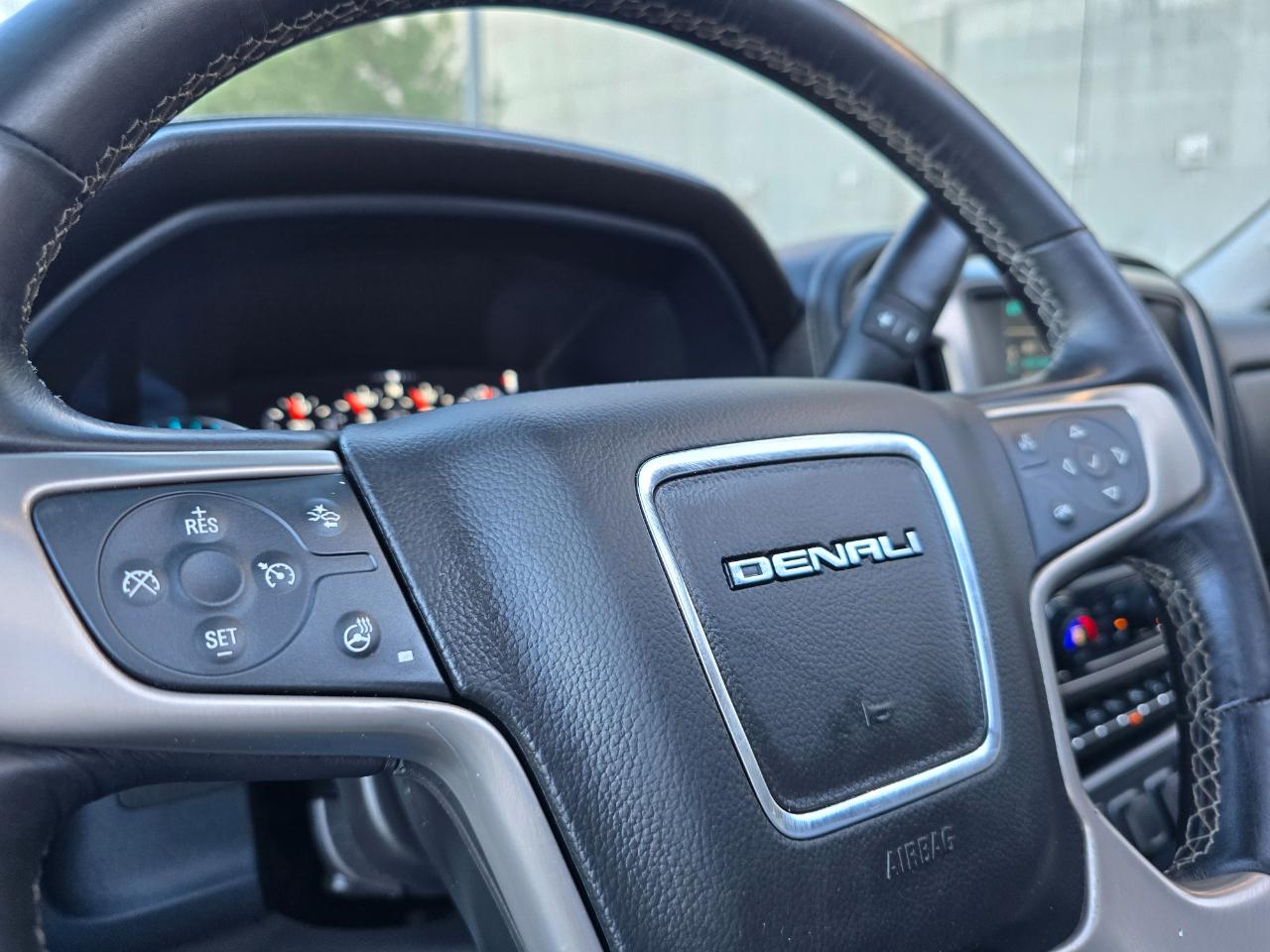 GMC Sierra 1500 4WD Crew Cab 143.5" Denali 2018