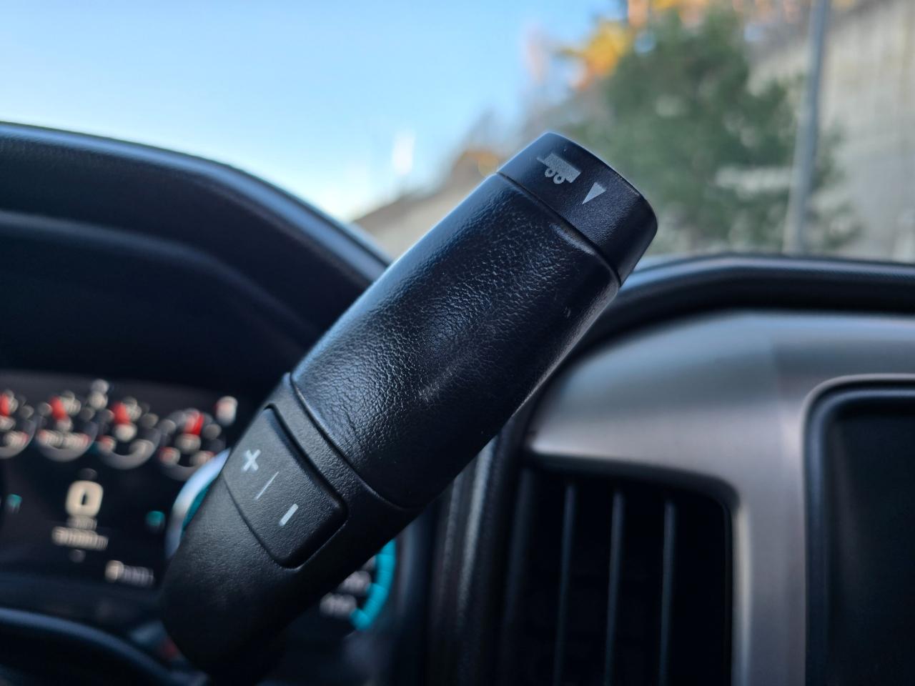 GMC Sierra 1500 4WD Crew Cab 143.5" Denali 2018