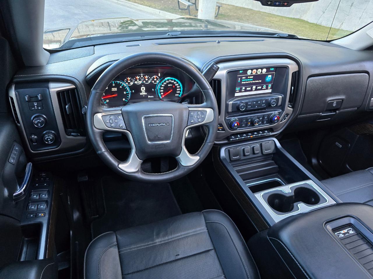 GMC Sierra 1500 4WD Crew Cab 143.5" Denali 2018