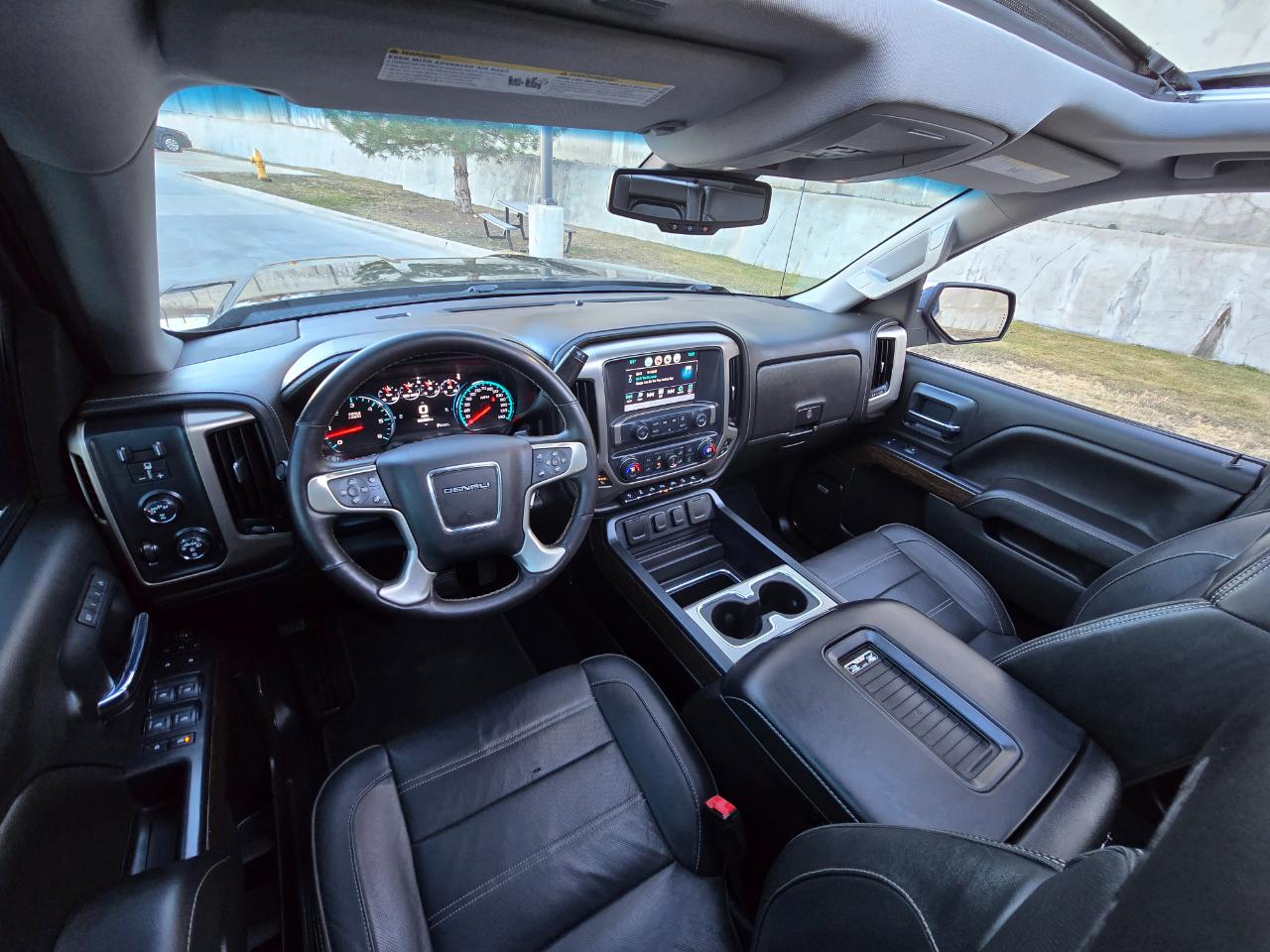 GMC Sierra 1500 4WD Crew Cab 143.5" Denali 2018