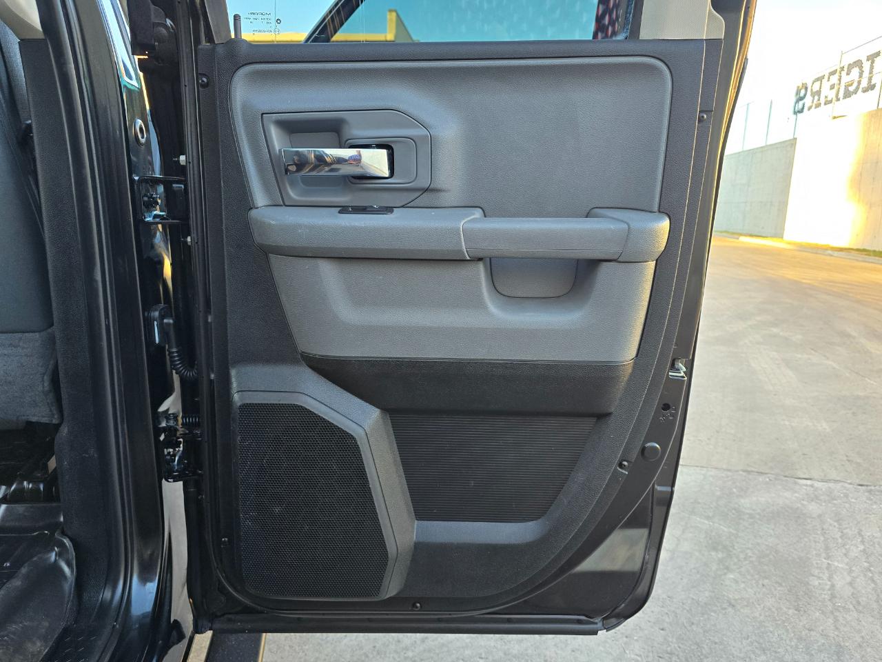 RAM 1500 Big Horn 4x4 Quad Cab 6'4" Box 2018