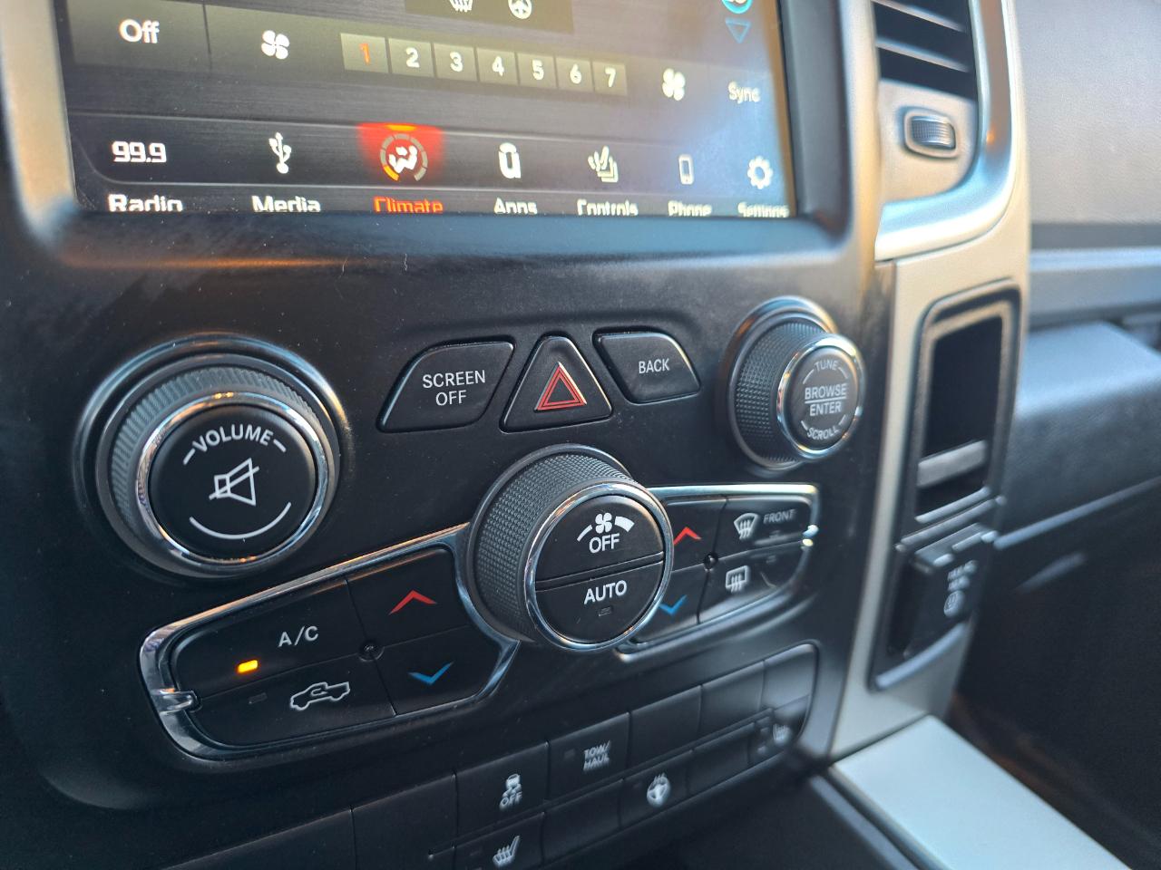 RAM 1500 Big Horn 4x4 Quad Cab 6'4" Box 2018