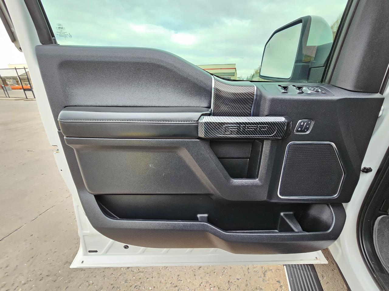 Ford F-150 4WD SuperCrew 145" Platinum 2015