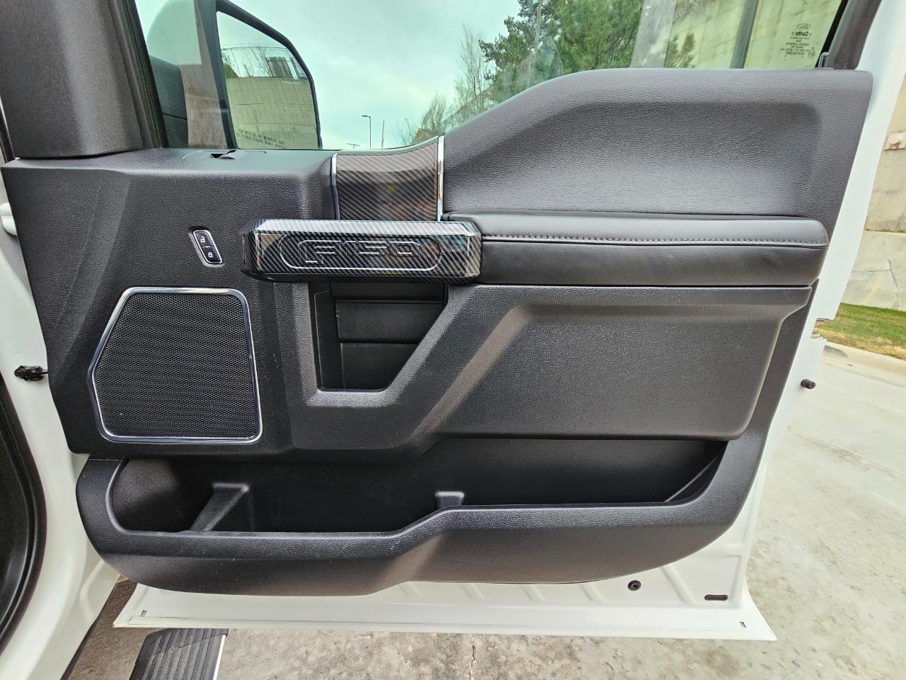 Ford F-150 4WD SuperCrew 145" Platinum 2015