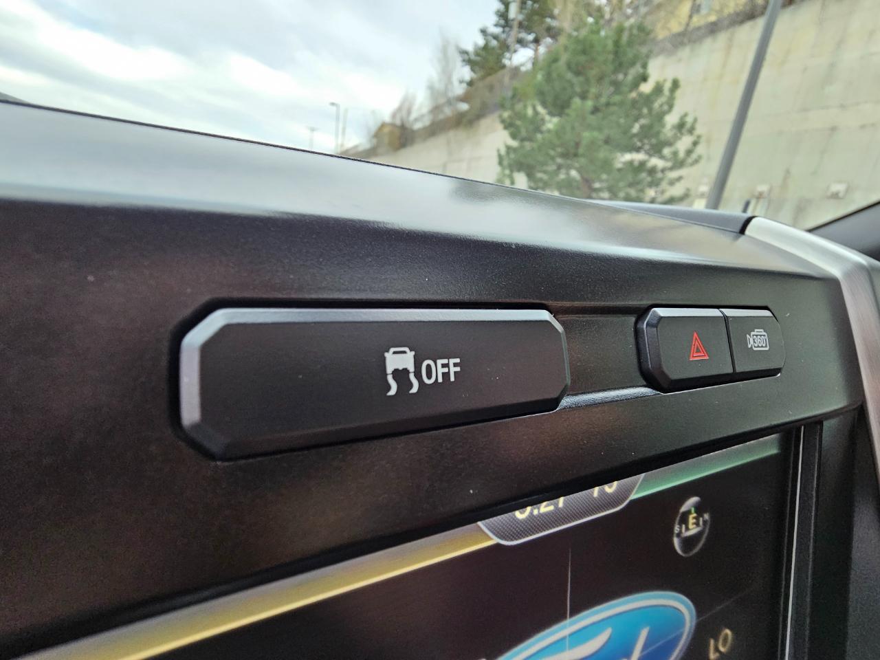 Ford F-150 4WD SuperCrew 145" Platinum 2015