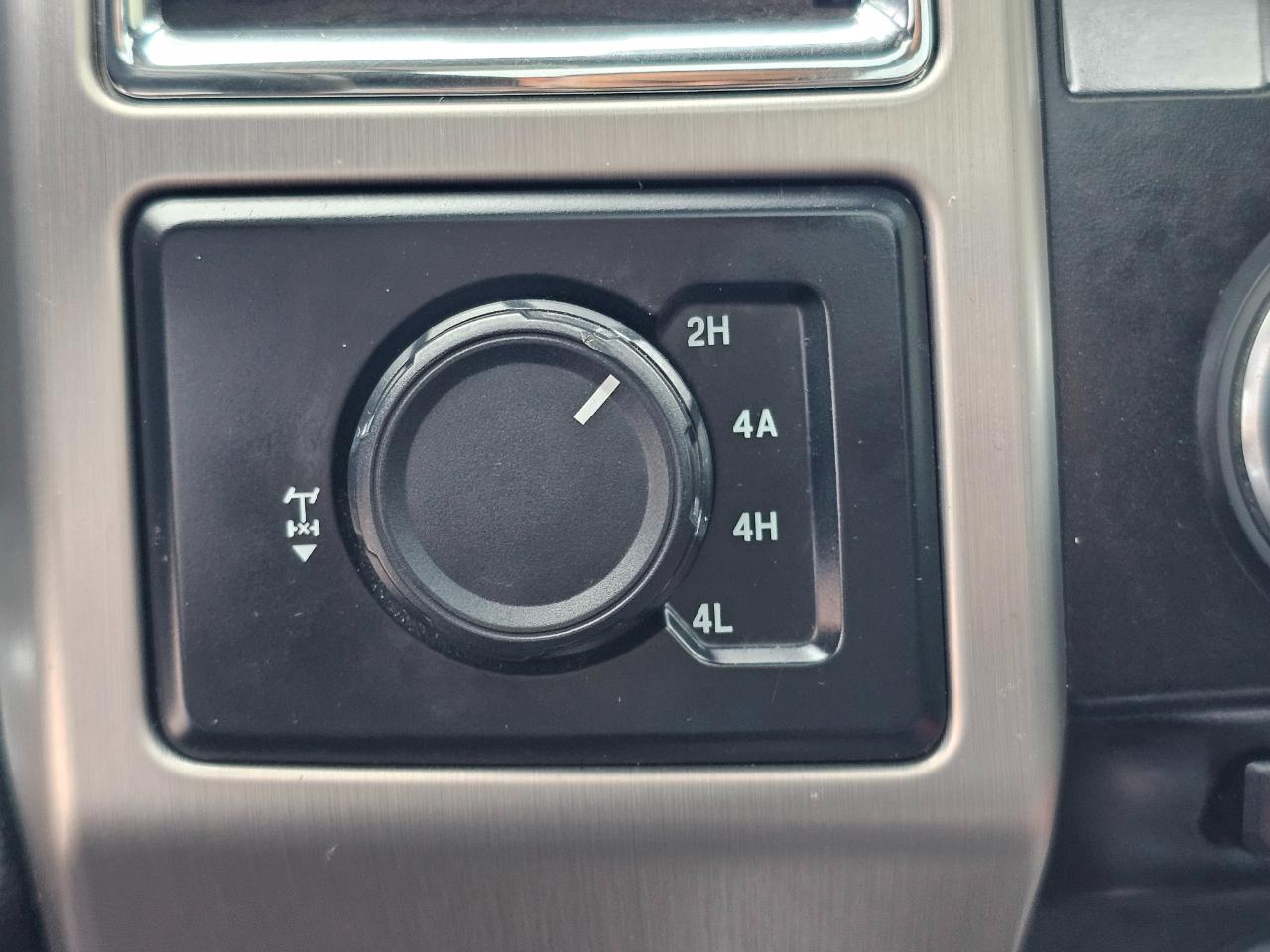 Ford F-150 4WD SuperCrew 145" Platinum 2015