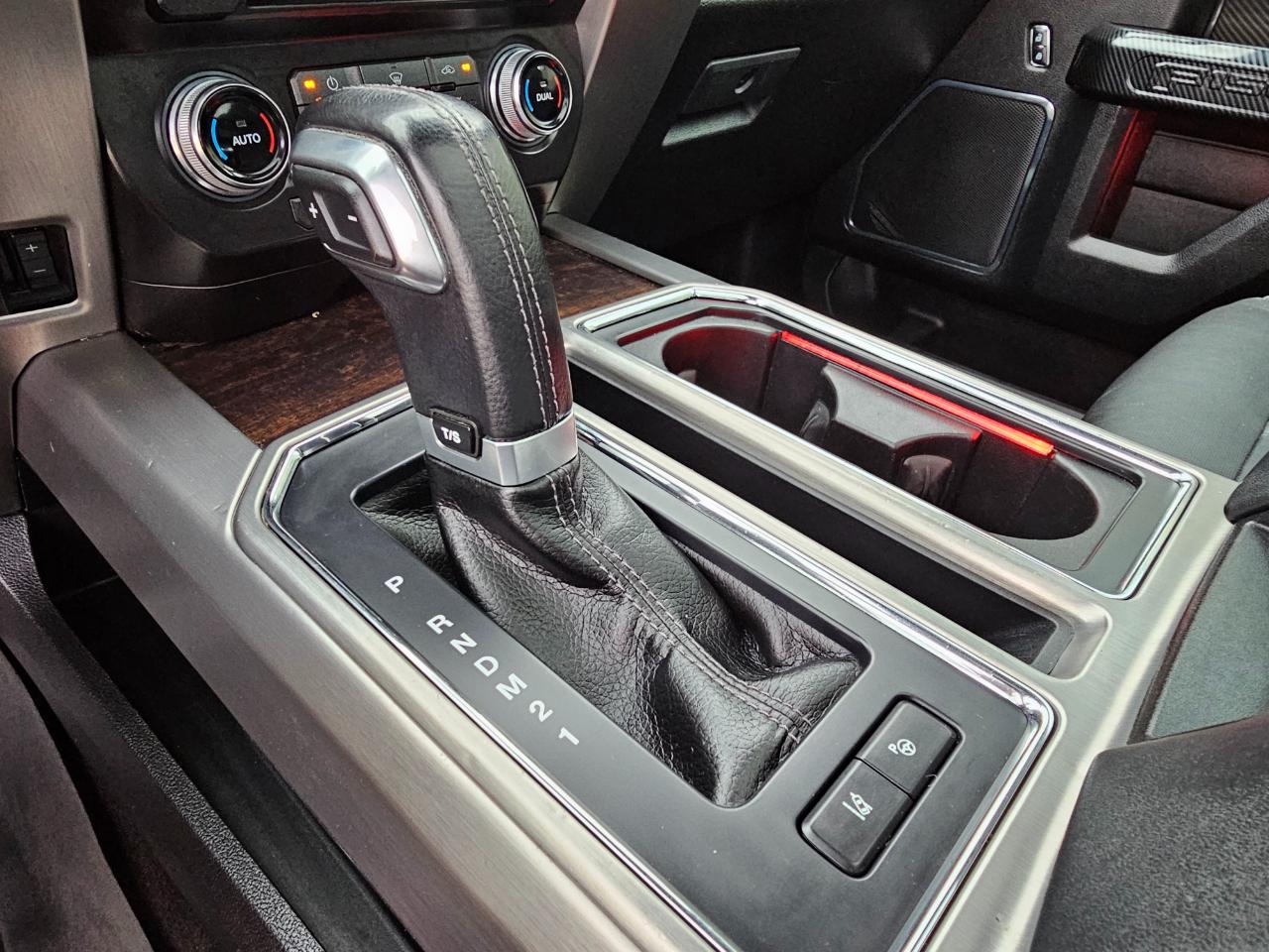 Ford F-150 4WD SuperCrew 145" Platinum 2015