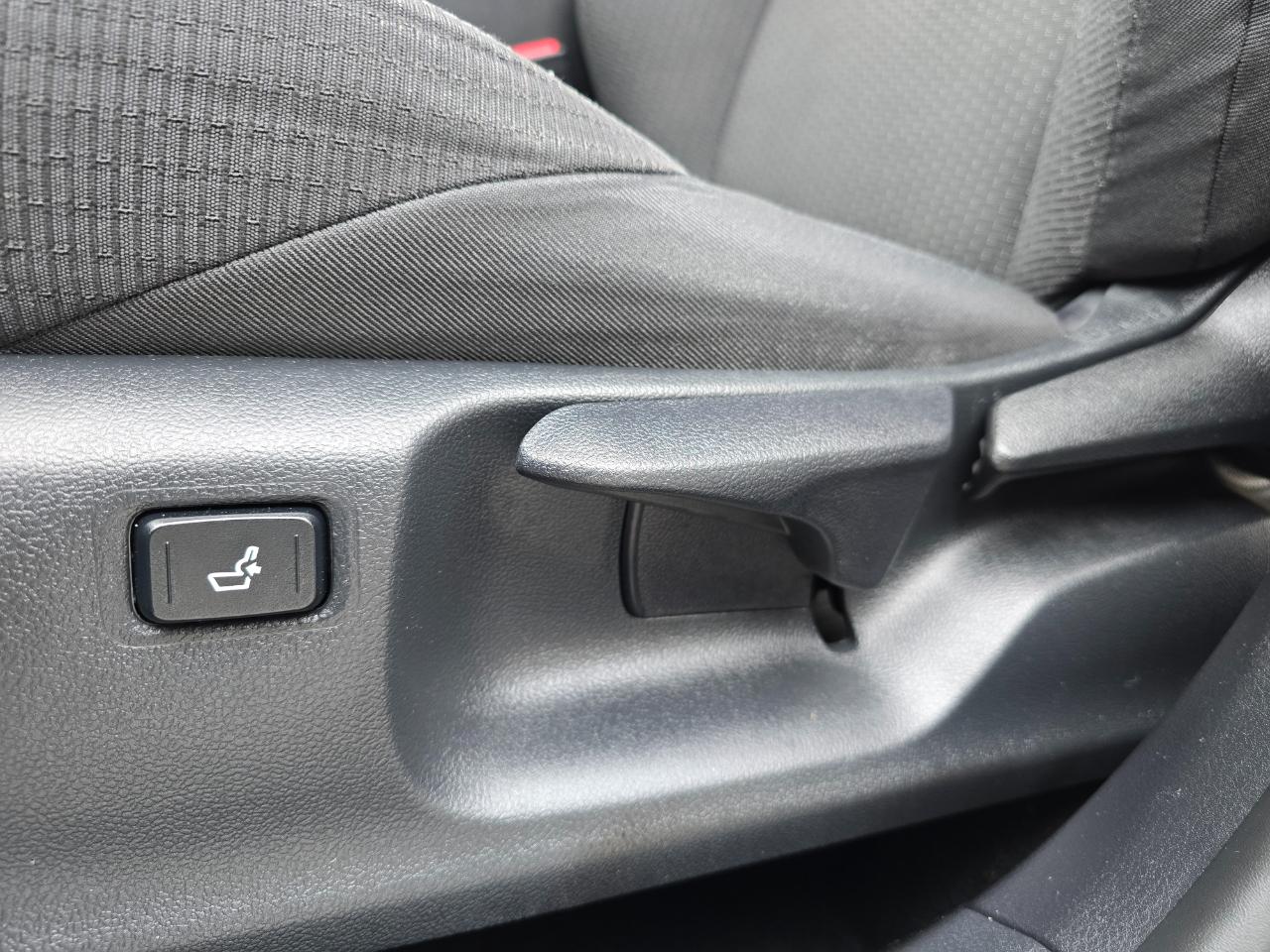 Toyota C-HR XLE FWD (Natl) 2018