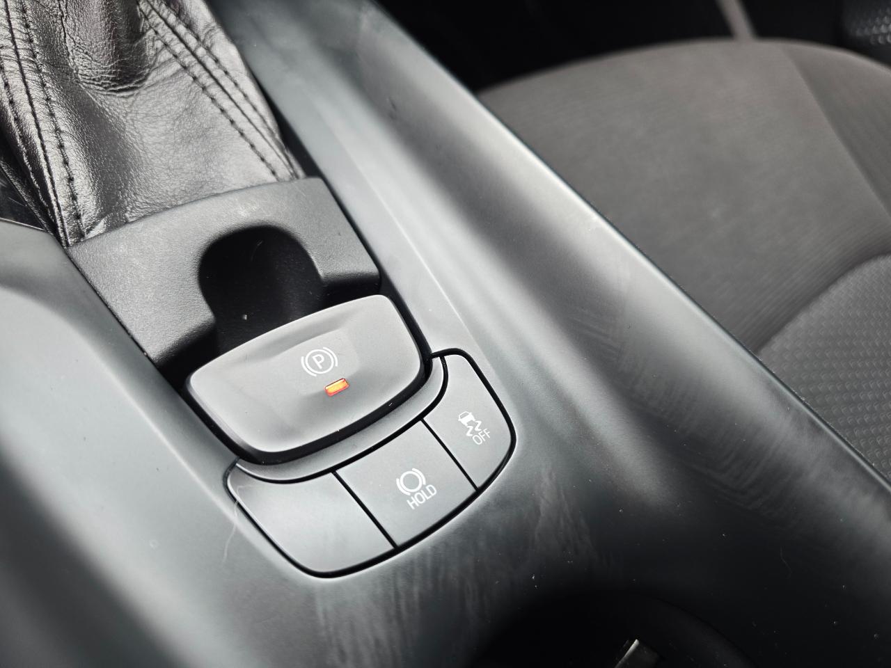 Toyota C-HR XLE FWD (Natl) 2018