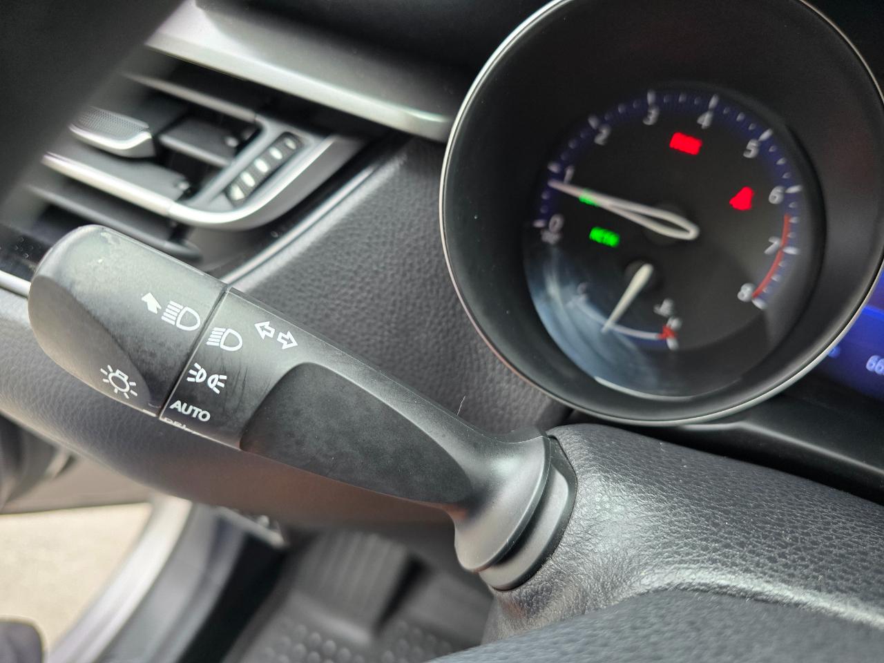 Toyota C-HR XLE FWD (Natl) 2018