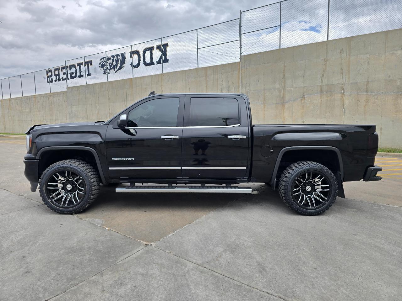 GMC Sierra 1500 4WD Crew Cab 143.5" SLT 2017