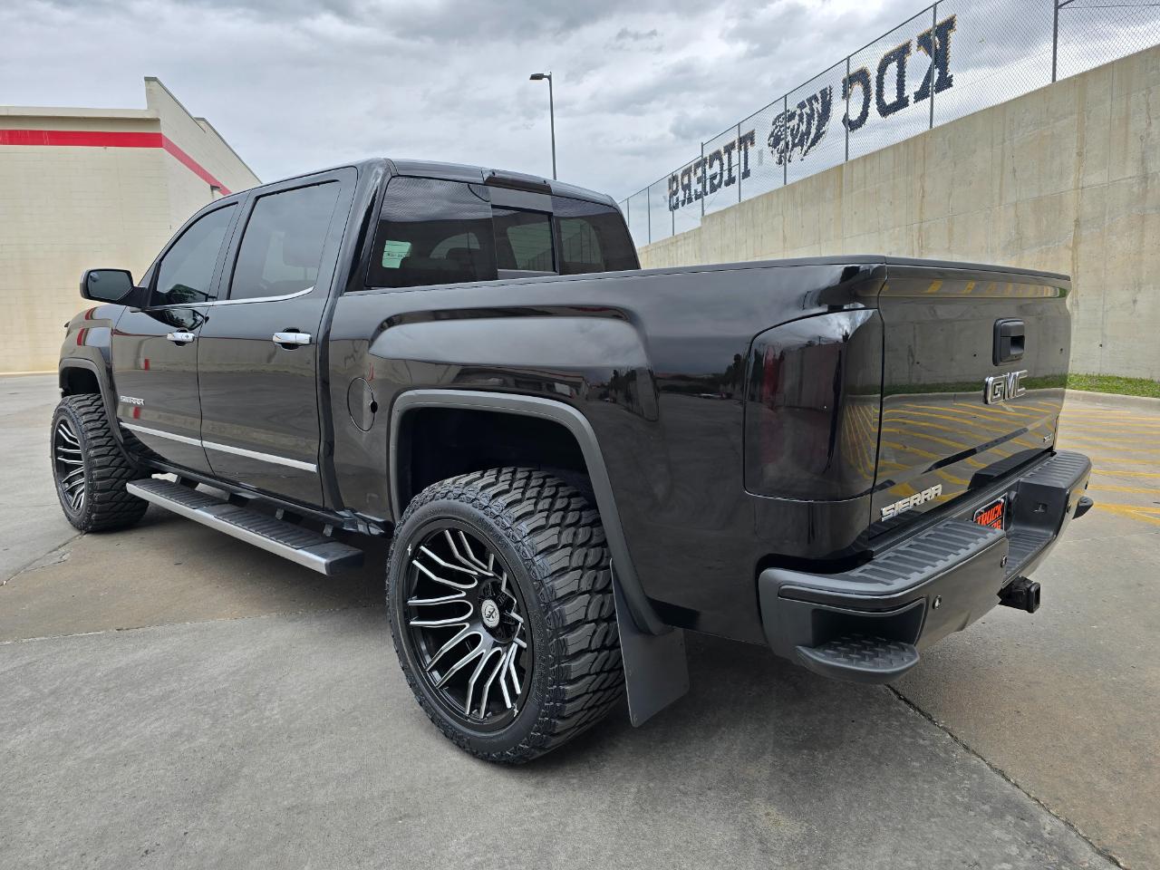 GMC Sierra 1500 4WD Crew Cab 143.5" SLT 2017