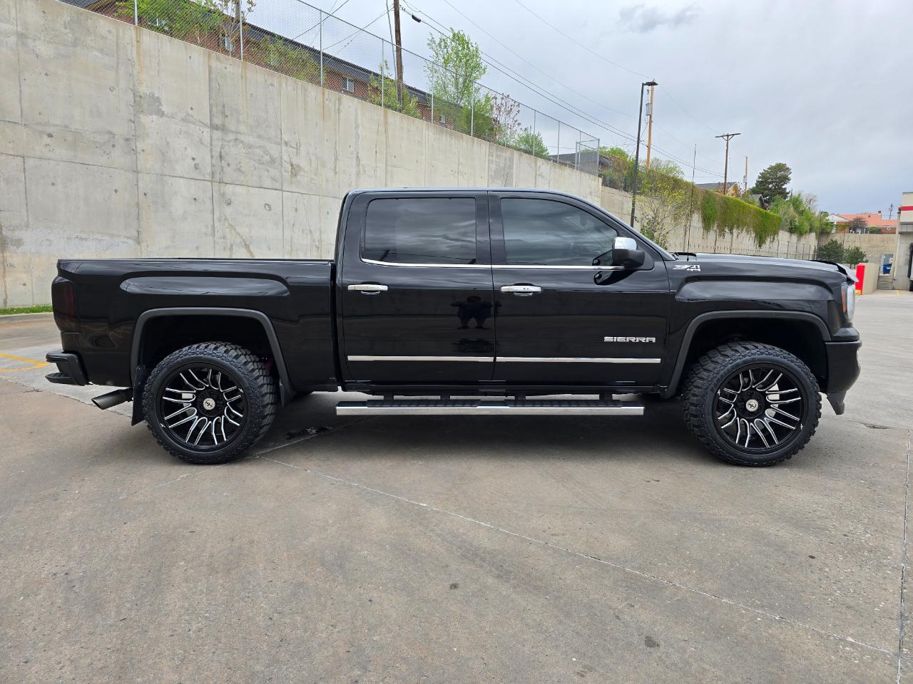 GMC Sierra 1500 4WD Crew Cab 143.5" SLT 2017