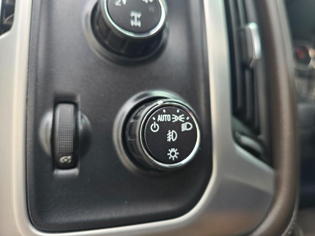 GMC Sierra 1500 4WD Crew Cab 143.5" SLT 2017