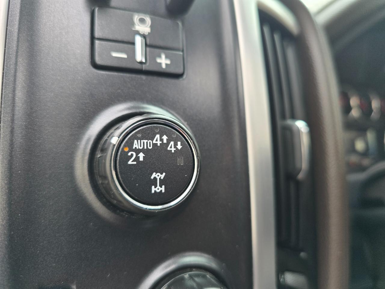 GMC Sierra 1500 4WD Crew Cab 143.5" SLT 2017