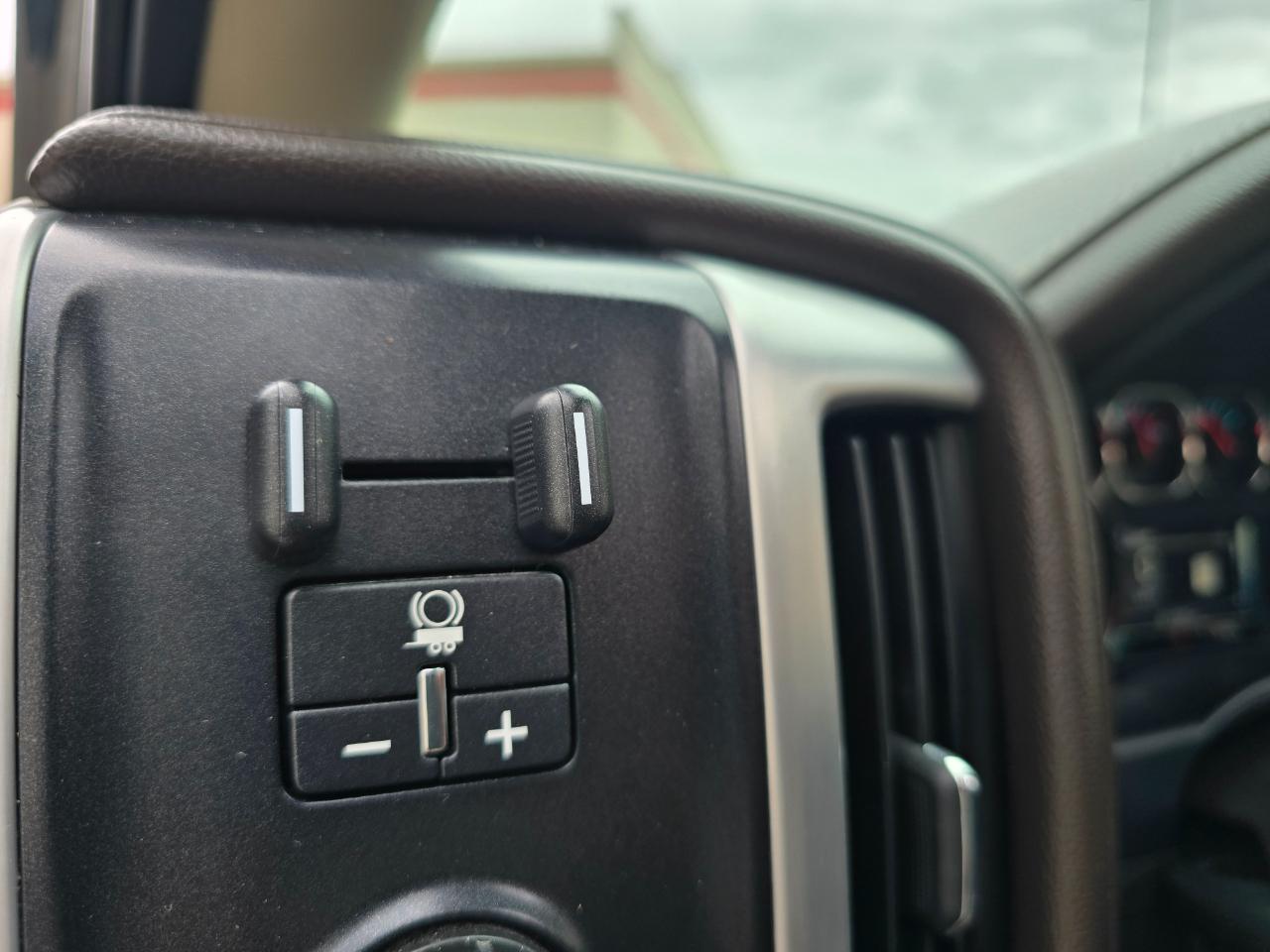 GMC Sierra 1500 4WD Crew Cab 143.5" SLT 2017