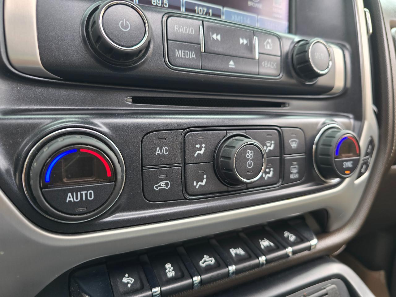 GMC Sierra 1500 4WD Crew Cab 143.5" SLT 2017