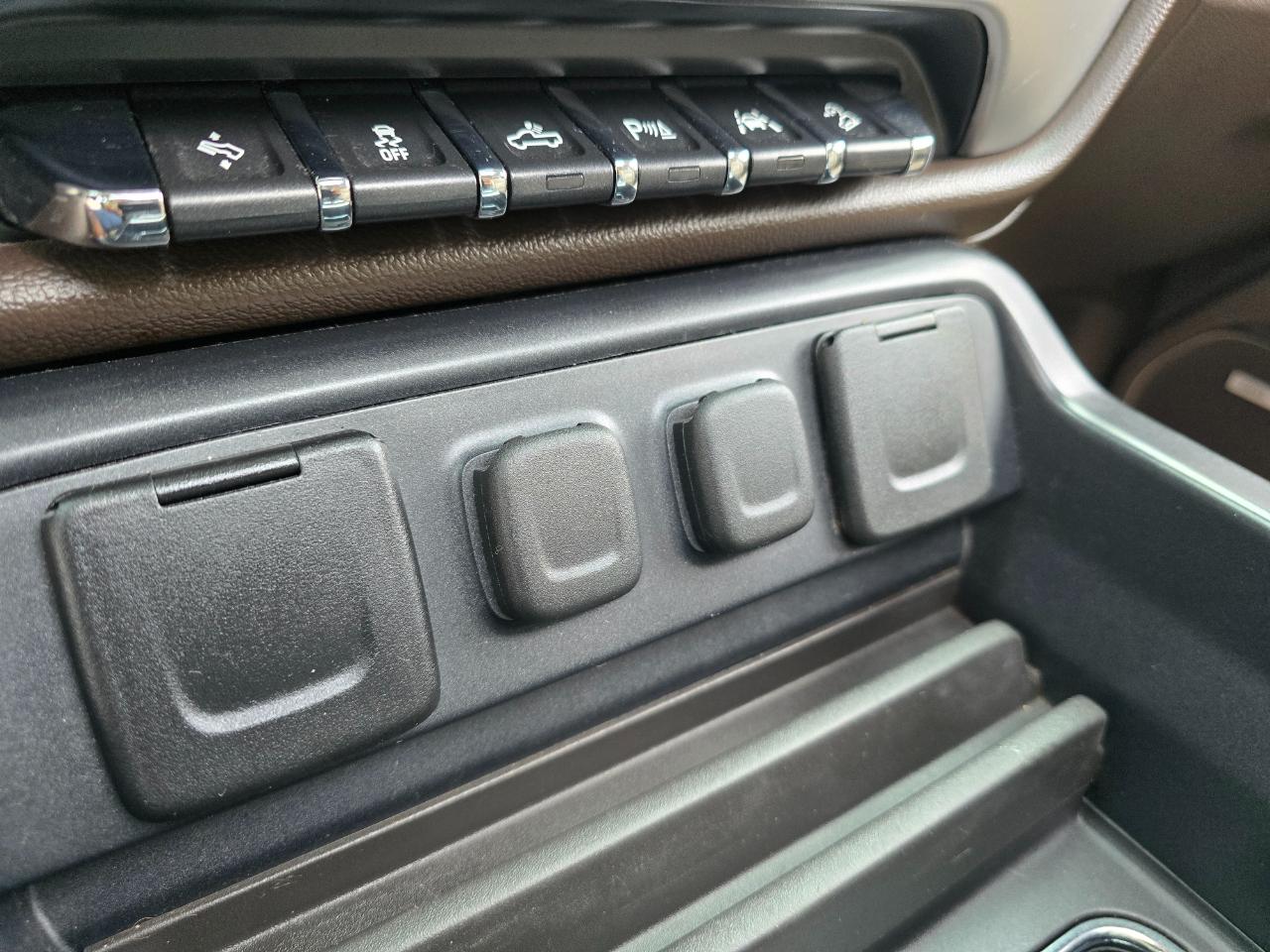 GMC Sierra 1500 4WD Crew Cab 143.5" SLT 2017