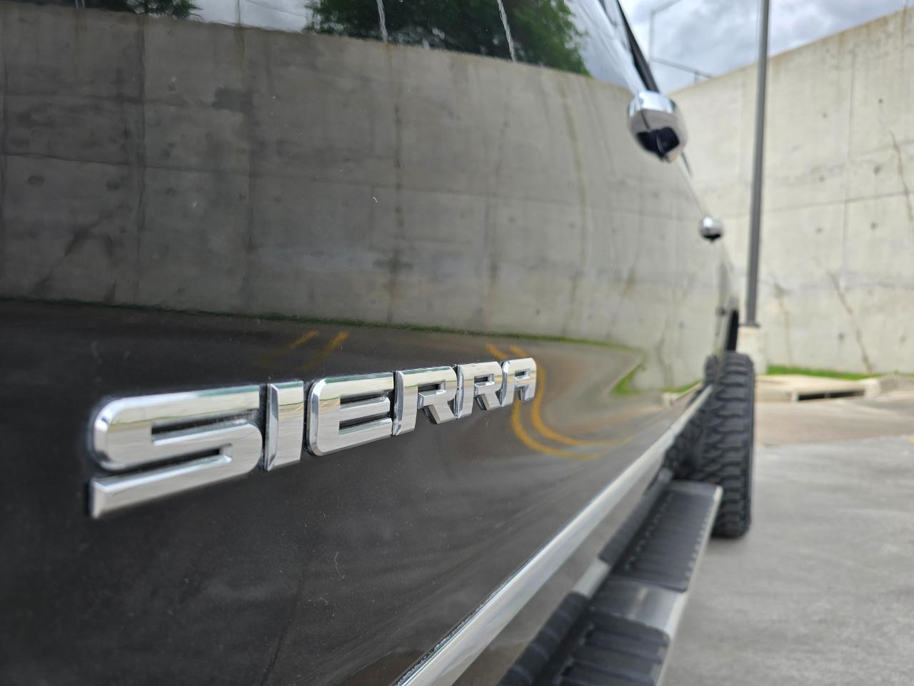 GMC Sierra 1500 4WD Crew Cab 143.5" SLT 2017