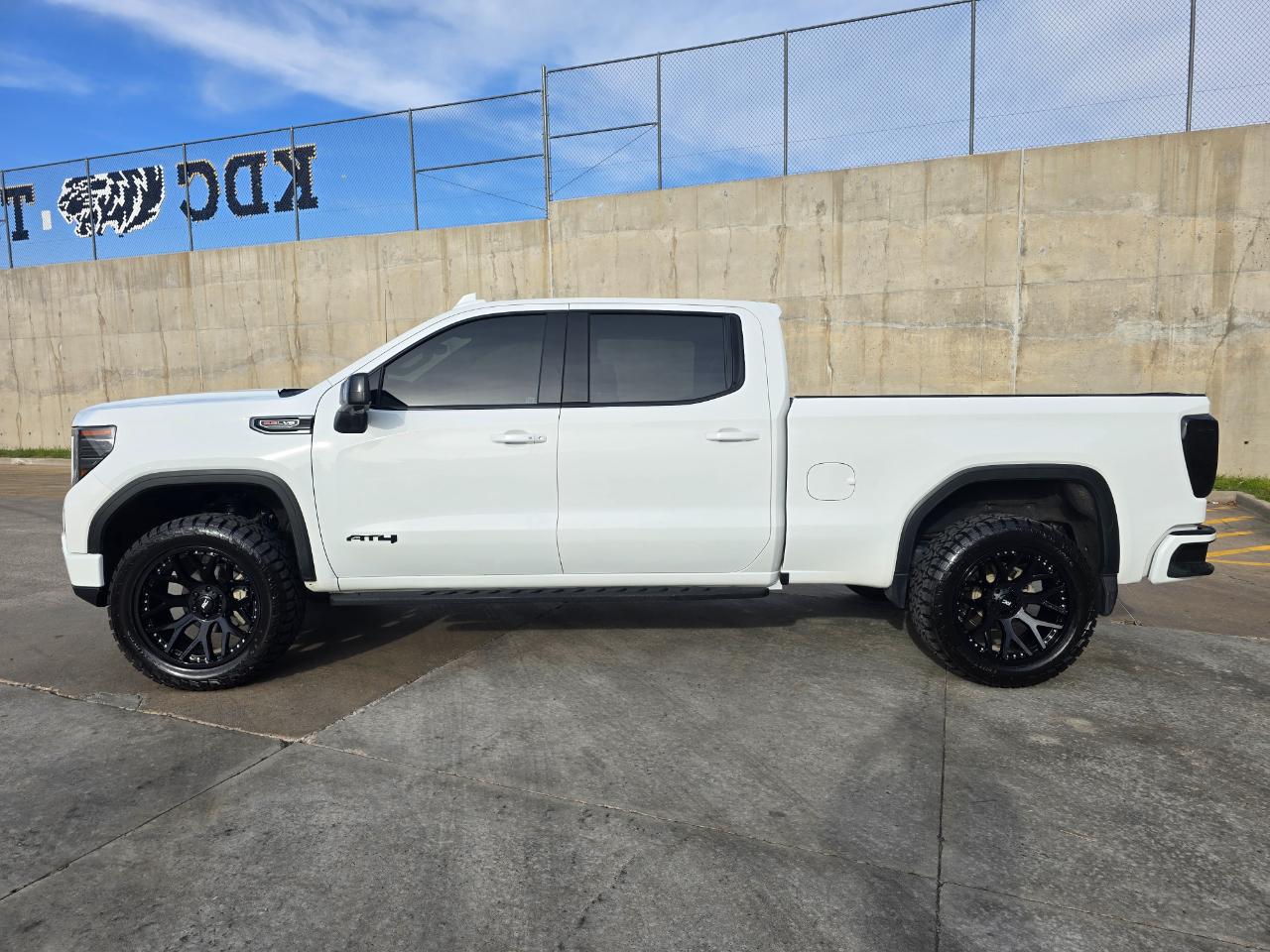 GMC Sierra 1500 4WD Crew Cab 157" AT4 2022