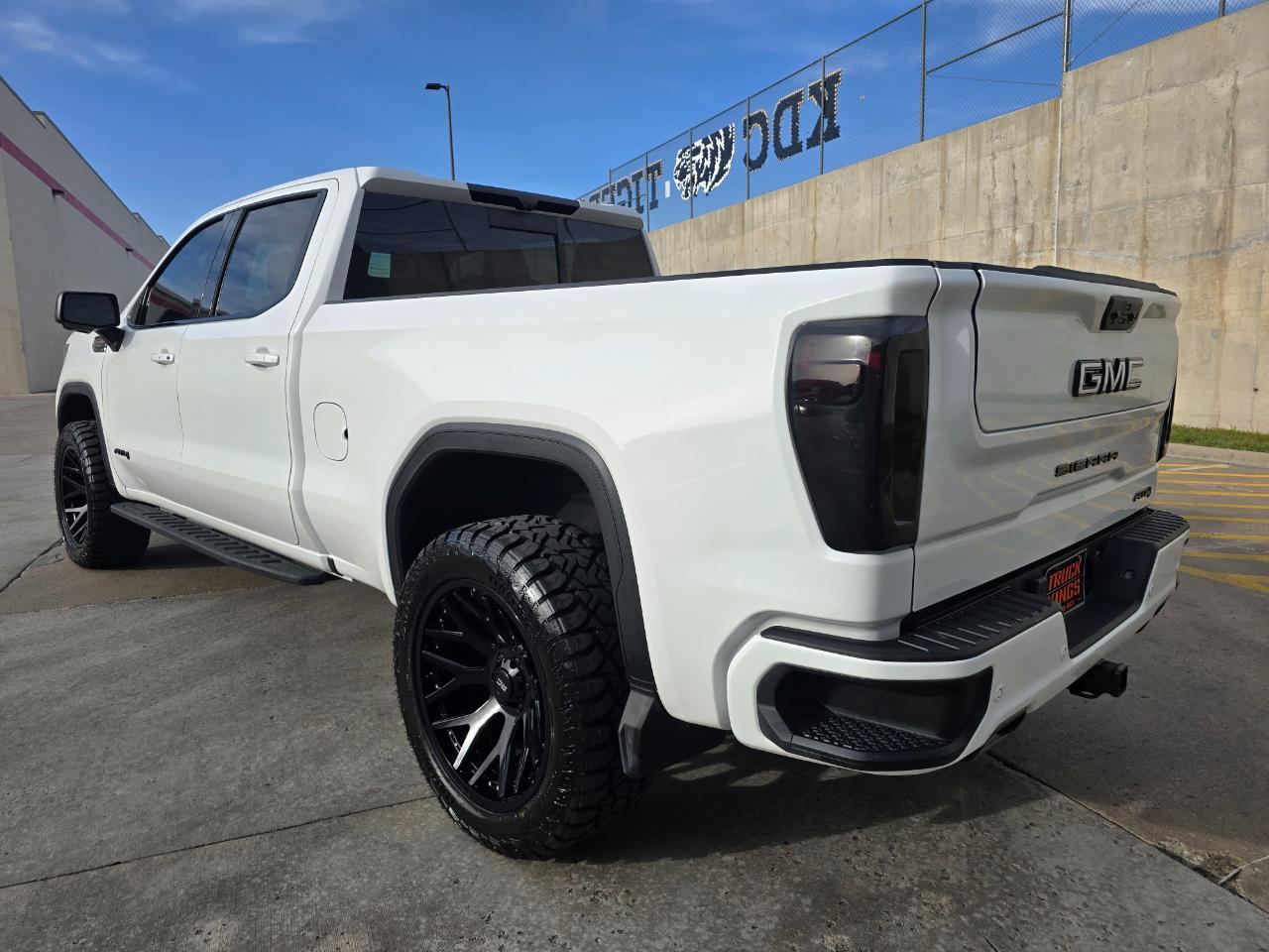 GMC Sierra 1500 4WD Crew Cab 157" AT4 2022