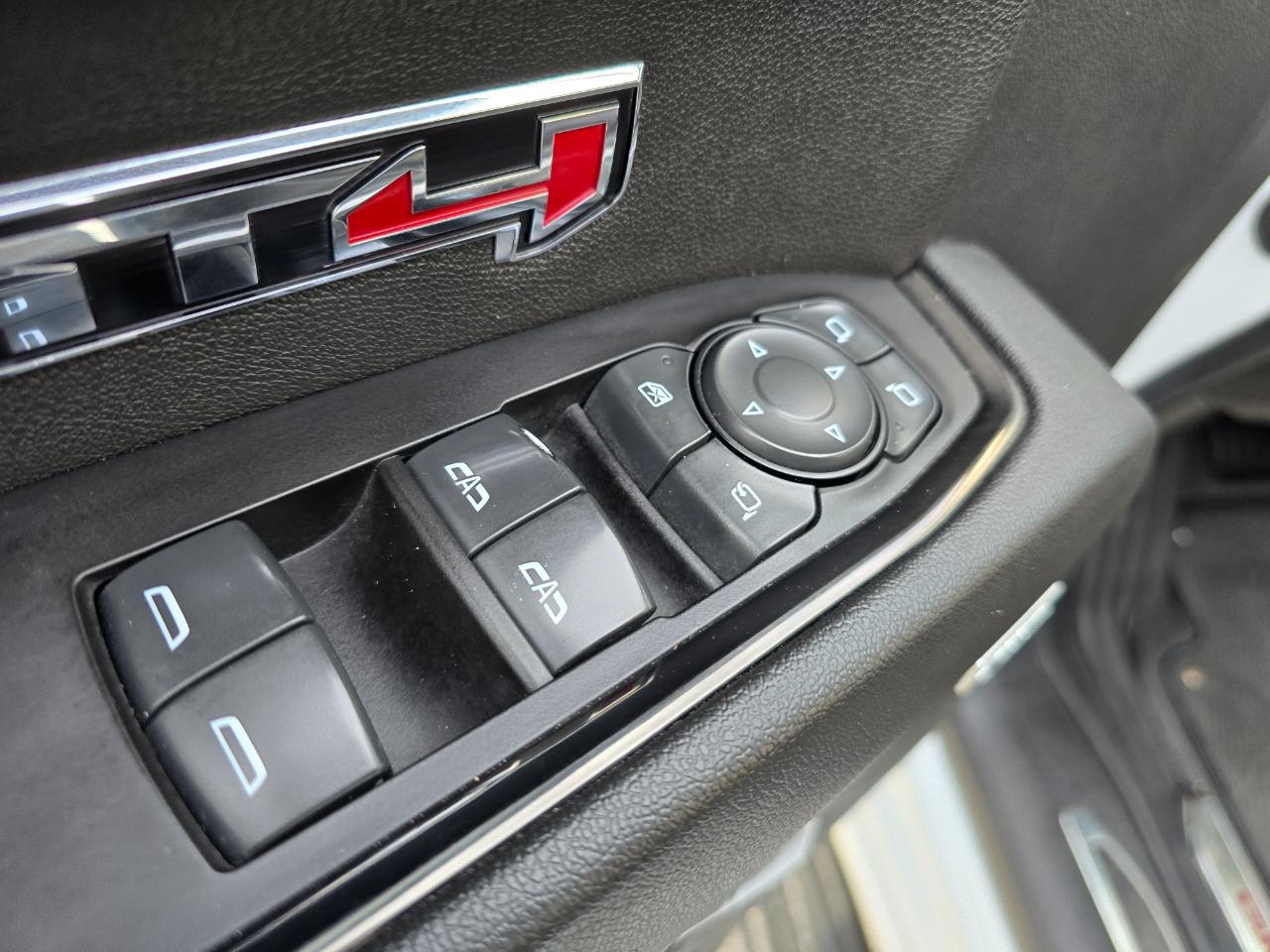 GMC Sierra 1500 4WD Crew Cab 157" AT4 2022