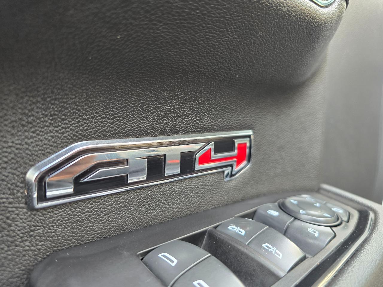 GMC Sierra 1500 4WD Crew Cab 157" AT4 2022