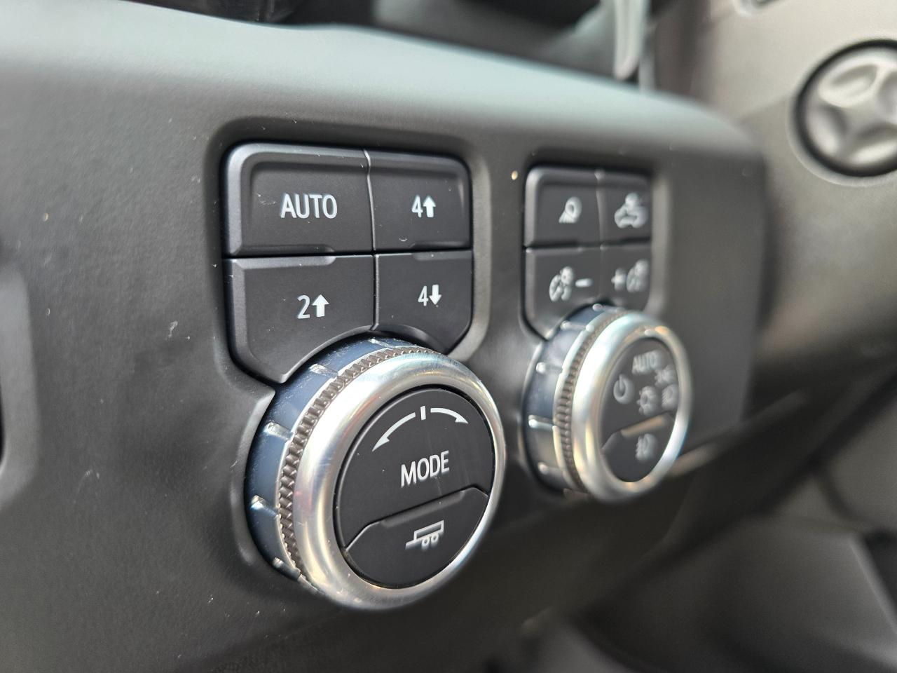 GMC Sierra 1500 4WD Crew Cab 157" AT4 2022