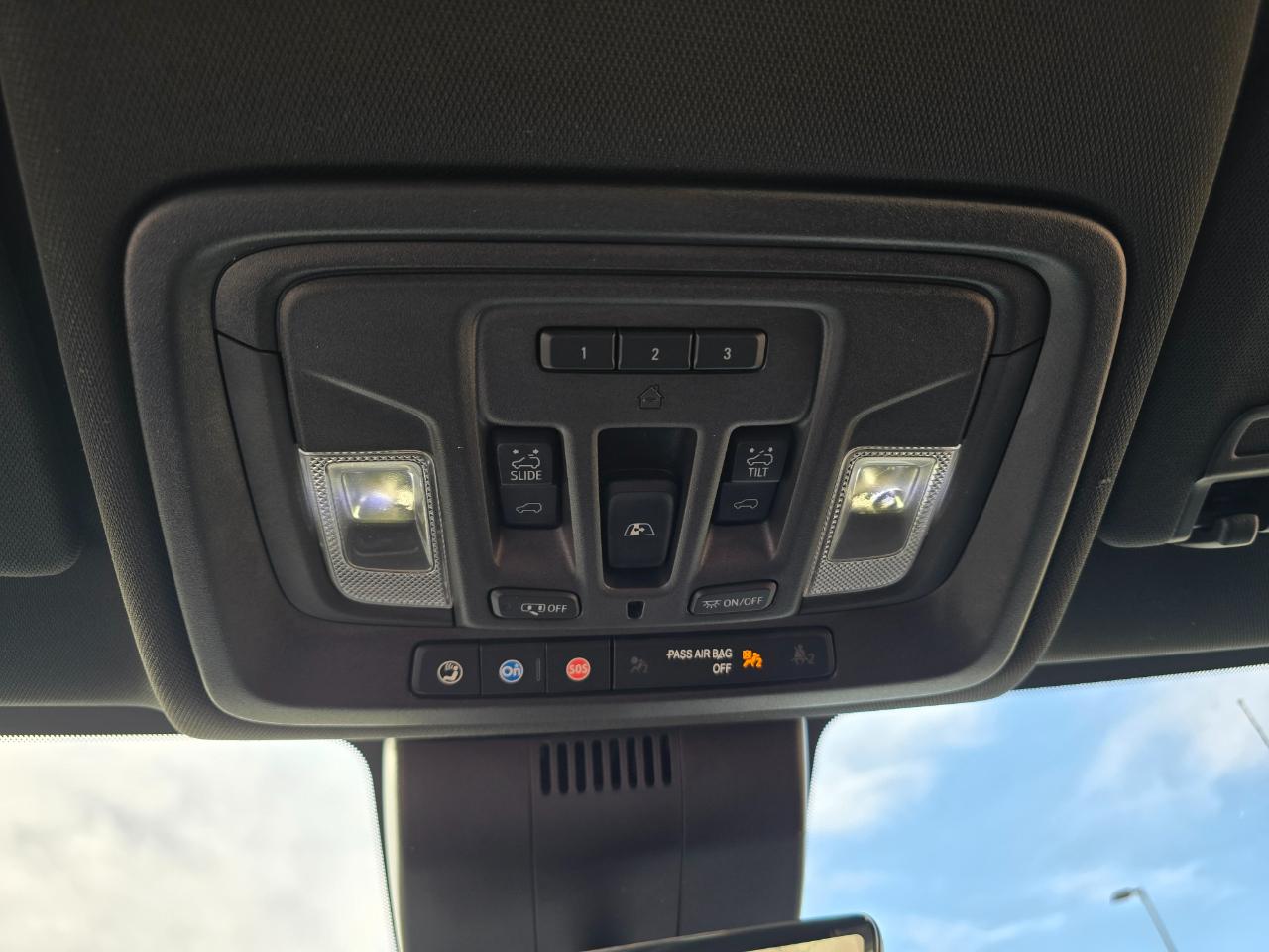 GMC Sierra 1500 4WD Crew Cab 157" AT4 2022