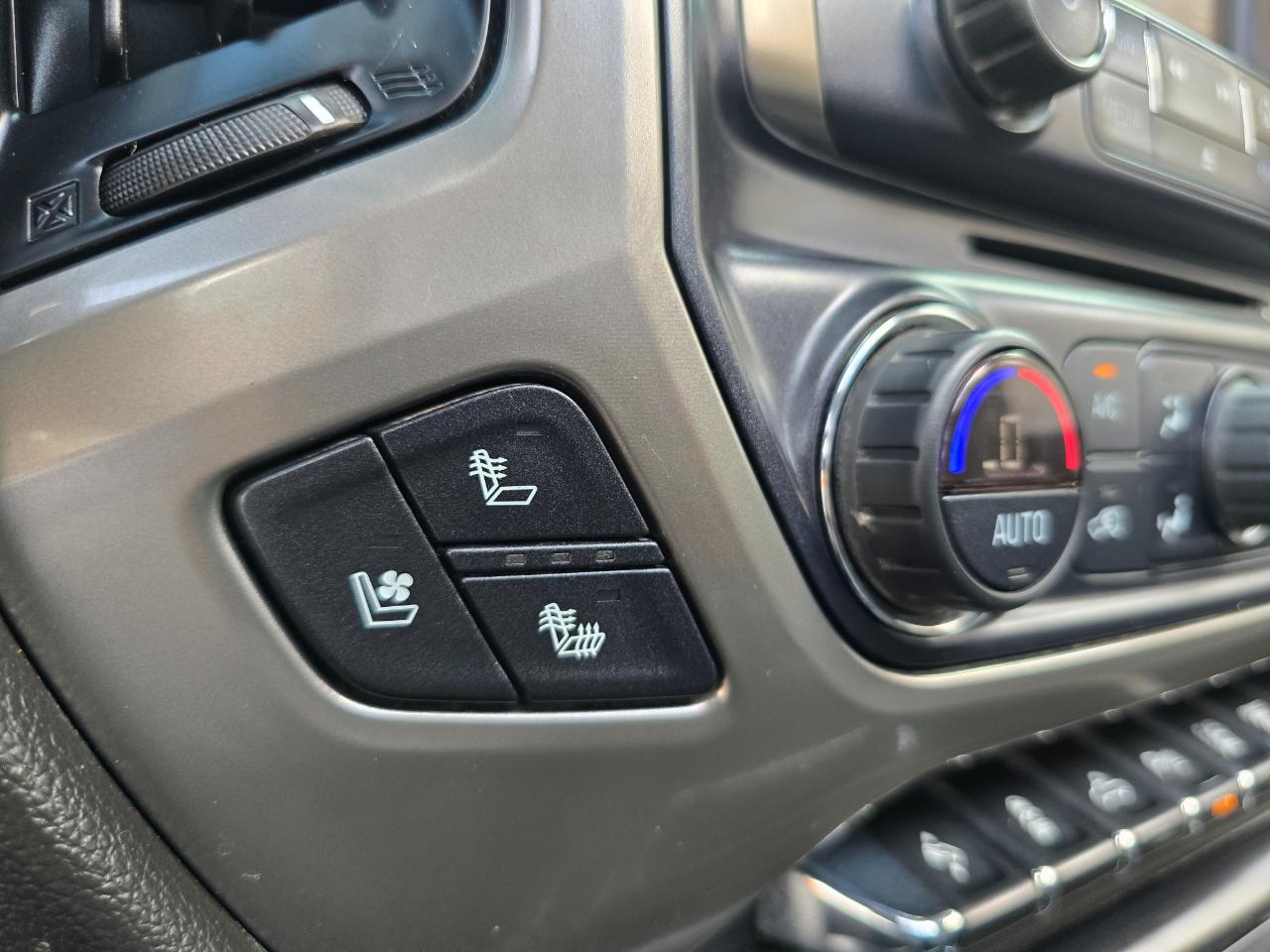 Chevrolet Silverado 3500HD 4WD Crew Cab 154" High Country 2019