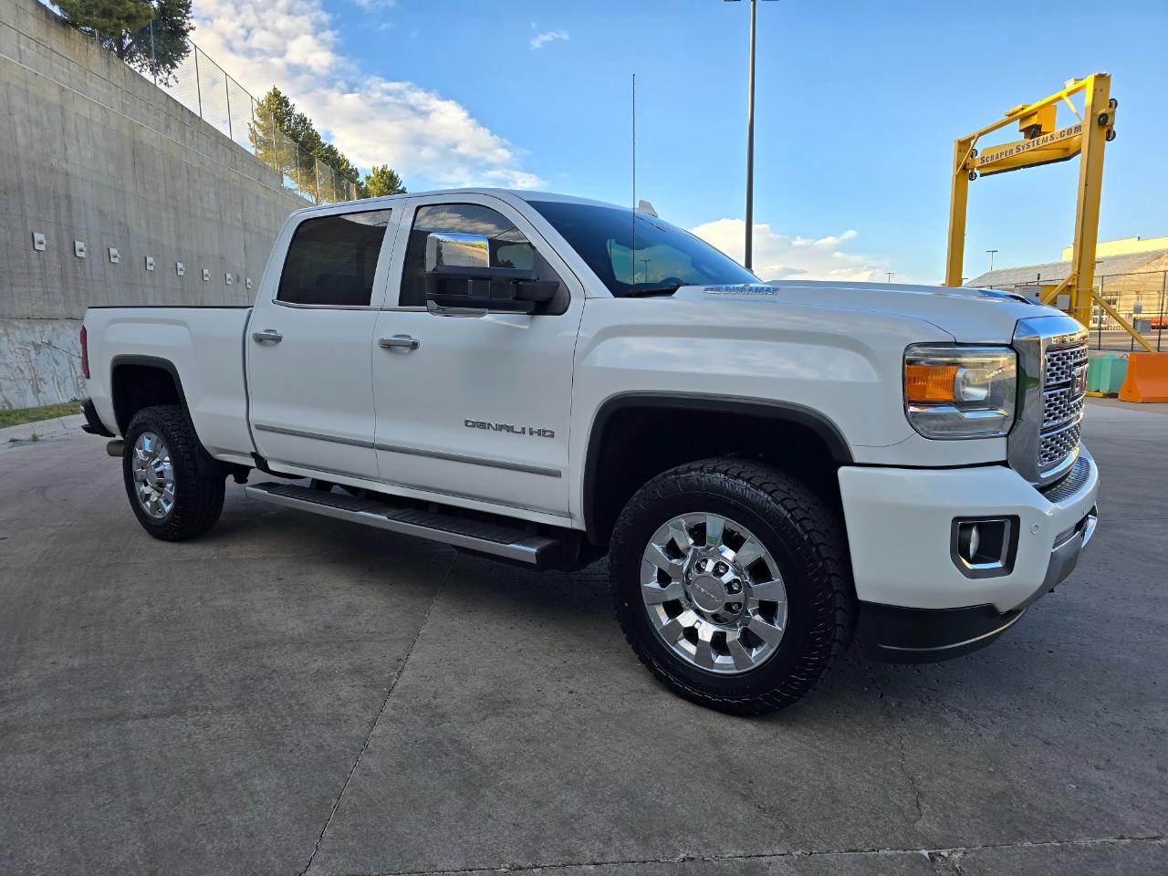 GMC Sierra 2500HD 4WD Crew Cab 153.7" Denali 2019