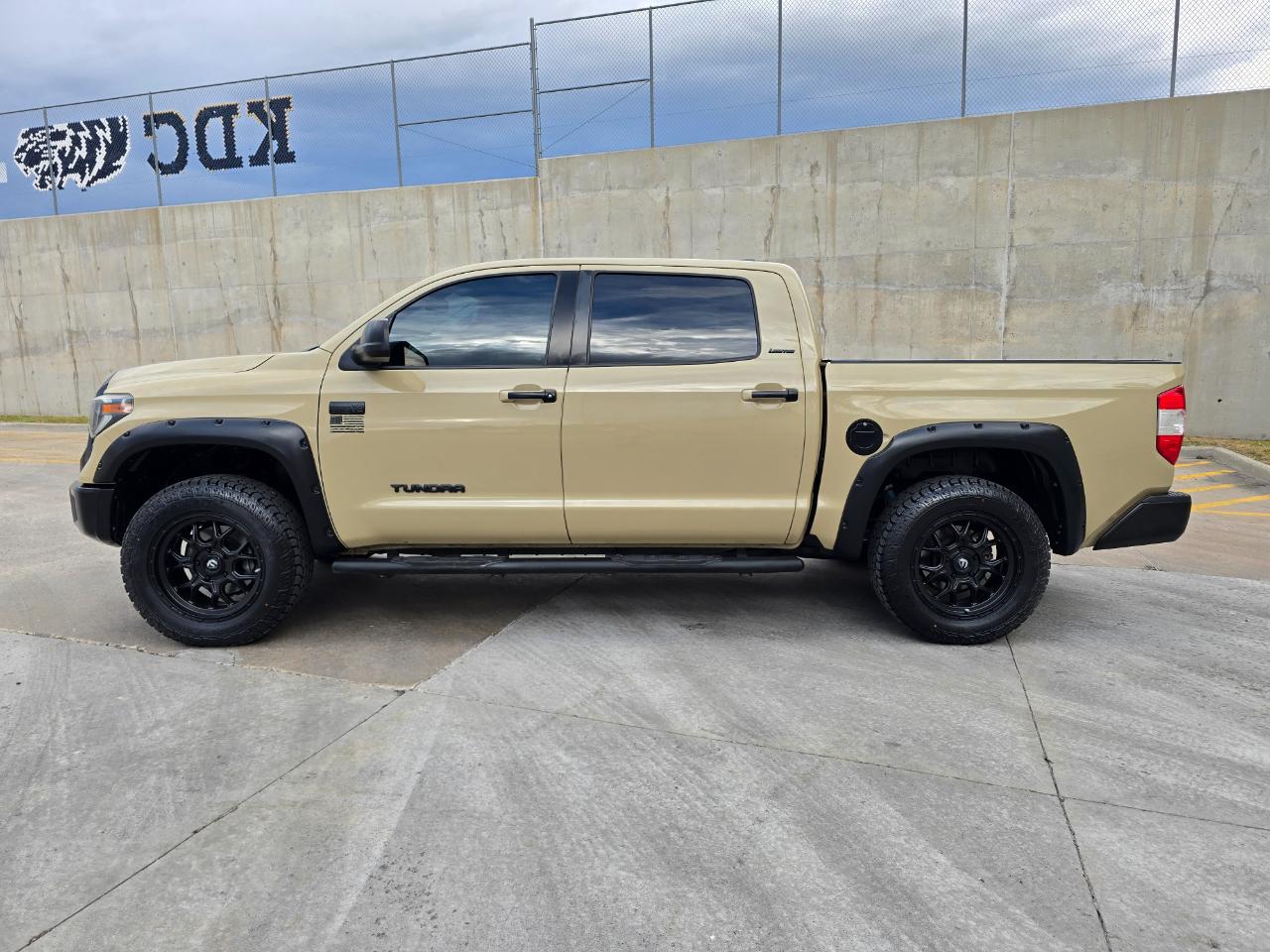 Toyota Tundra 4WD Limited CrewMax 5.5' Bed 5.7L (Natl) 2020