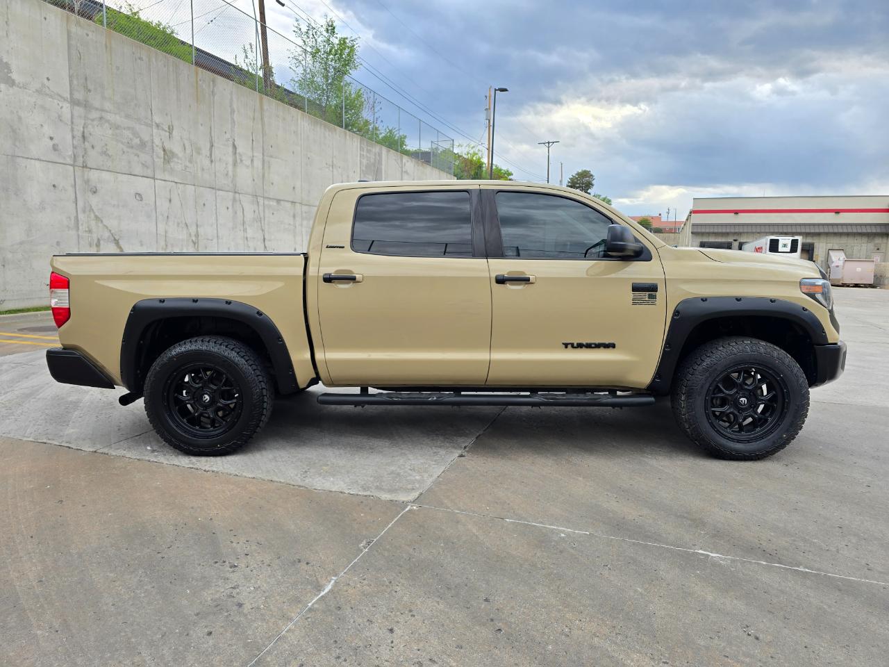 Toyota Tundra 4WD Limited CrewMax 5.5' Bed 5.7L (Natl) 2020