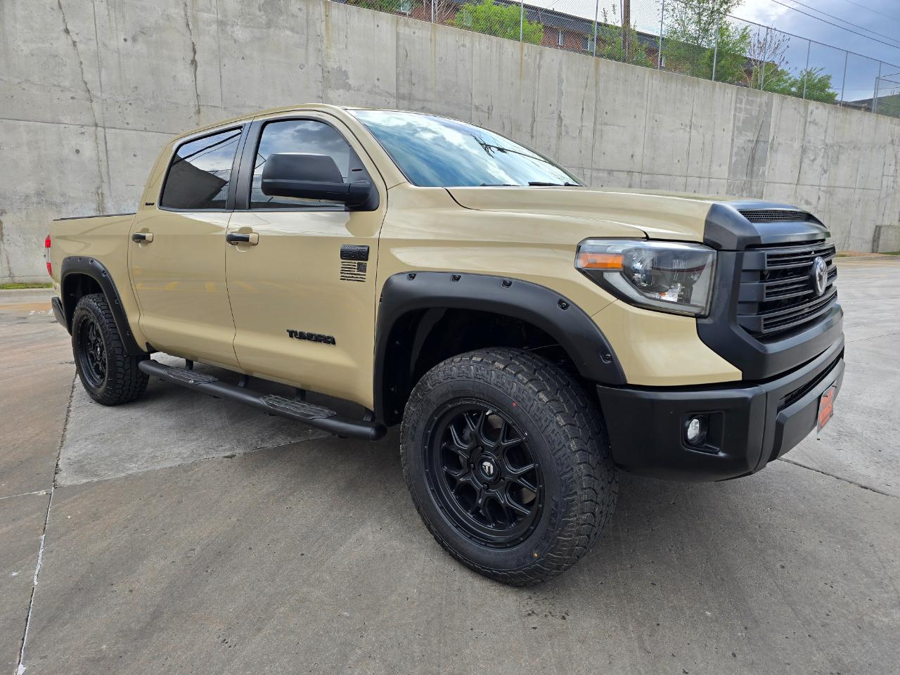 Toyota Tundra 4WD Limited CrewMax 5.5' Bed 5.7L (Natl) 2020