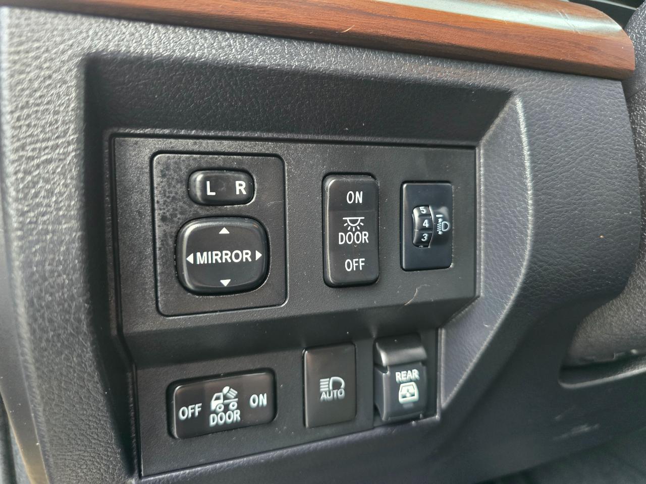 Toyota Tundra 4WD Limited CrewMax 5.5' Bed 5.7L (Natl) 2020