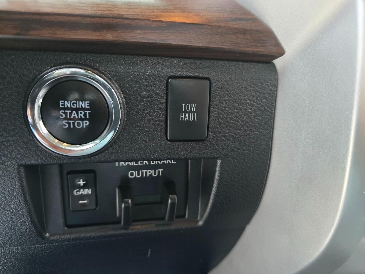 Toyota Tundra 4WD Limited CrewMax 5.5' Bed 5.7L (Natl) 2020