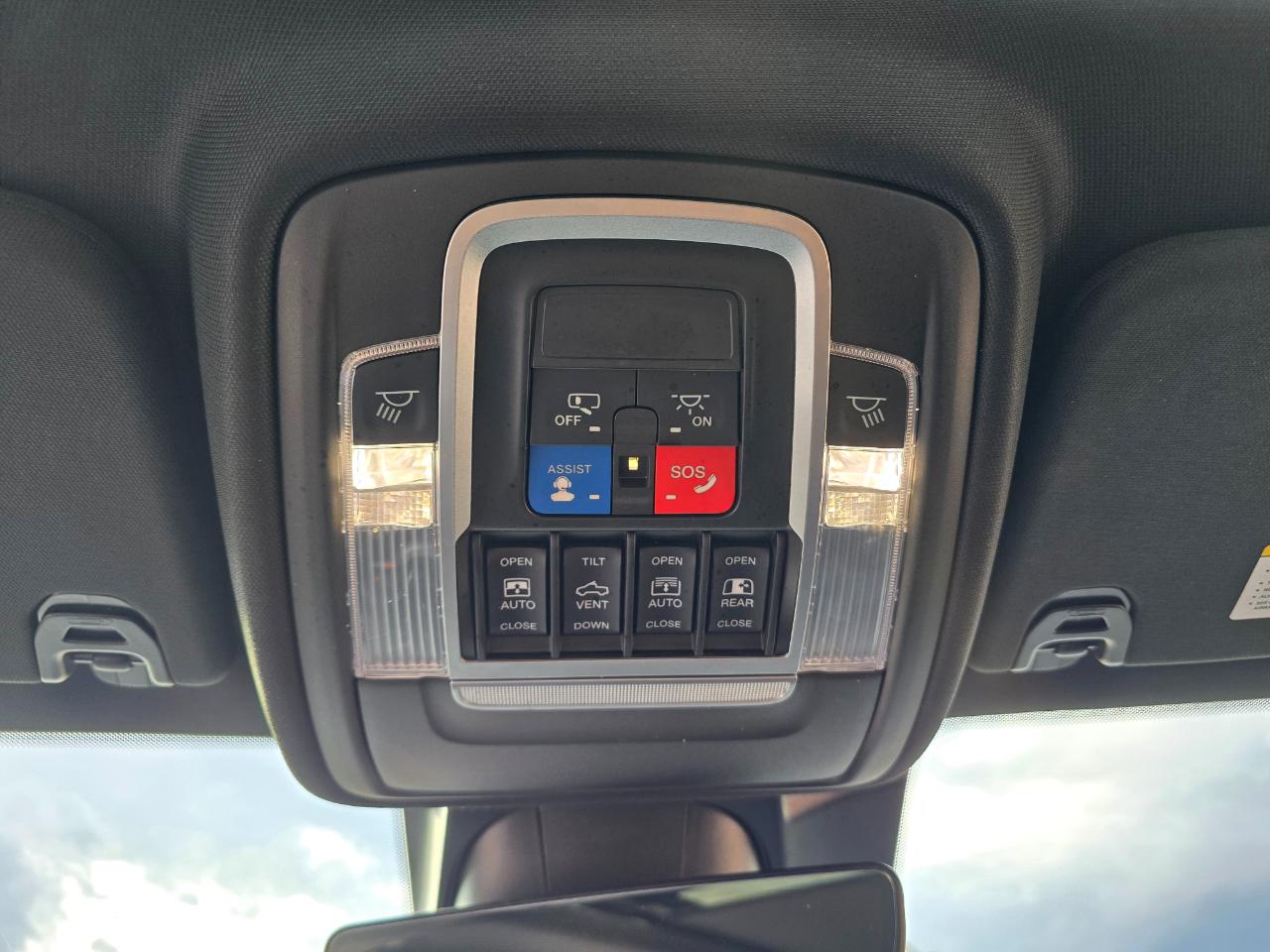 RAM 1500 Sport 4x4 Crew Cab 5'7" Box 2020