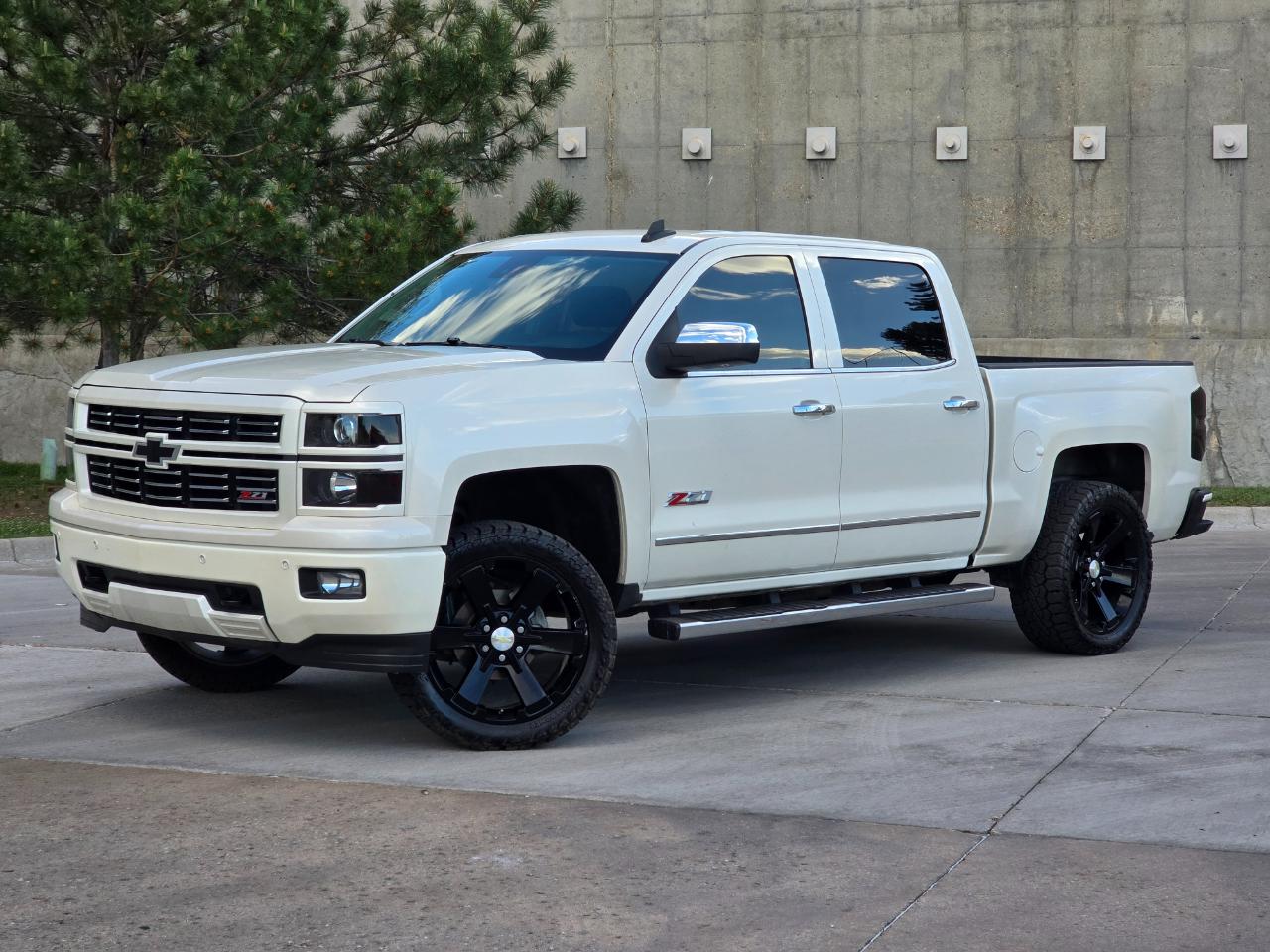 2015 Chevrolet Silverado 1500 4WD Crew Cab 143.5" LTZ w/2LZ