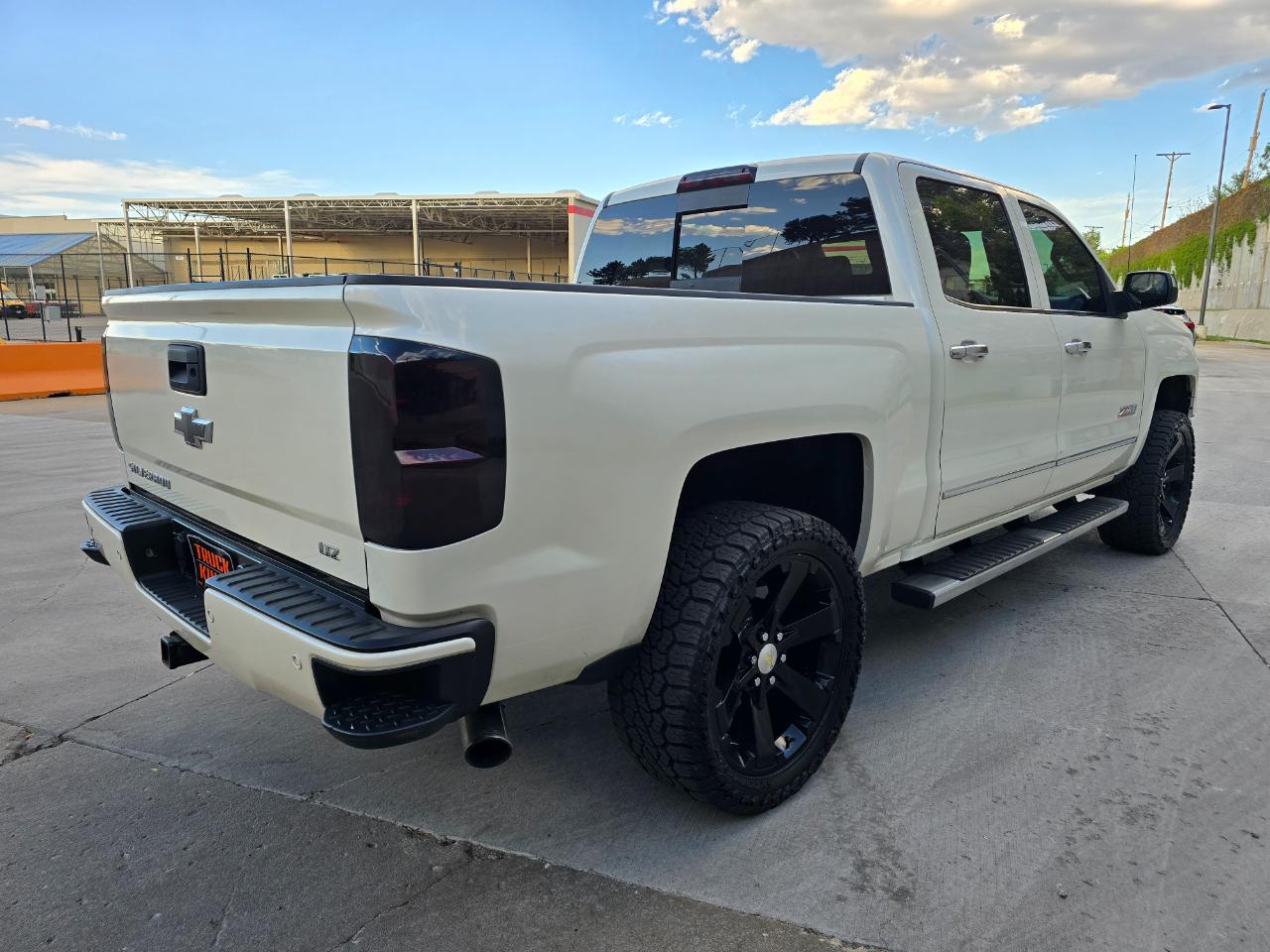 Chevrolet Silverado 1500 4WD Crew Cab 143.5" LTZ w/2LZ 2015