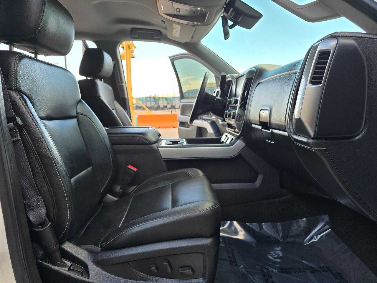 Chevrolet Silverado 1500 4WD Crew Cab 143.5" LTZ w/2LZ 2015