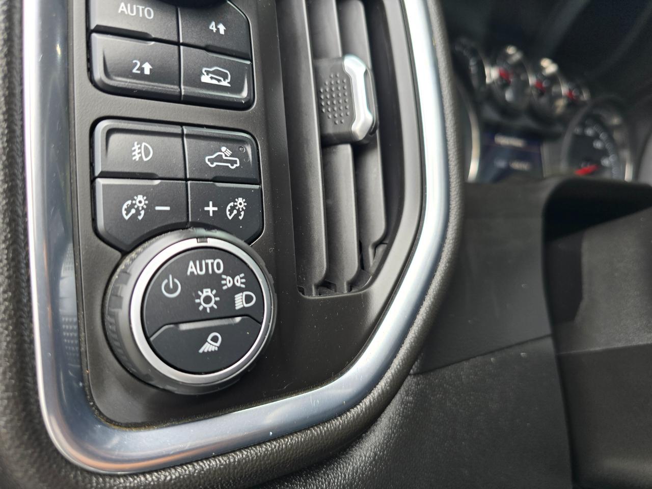 Chevrolet Silverado 1500 4WD Crew Cab 147" LTZ 2021