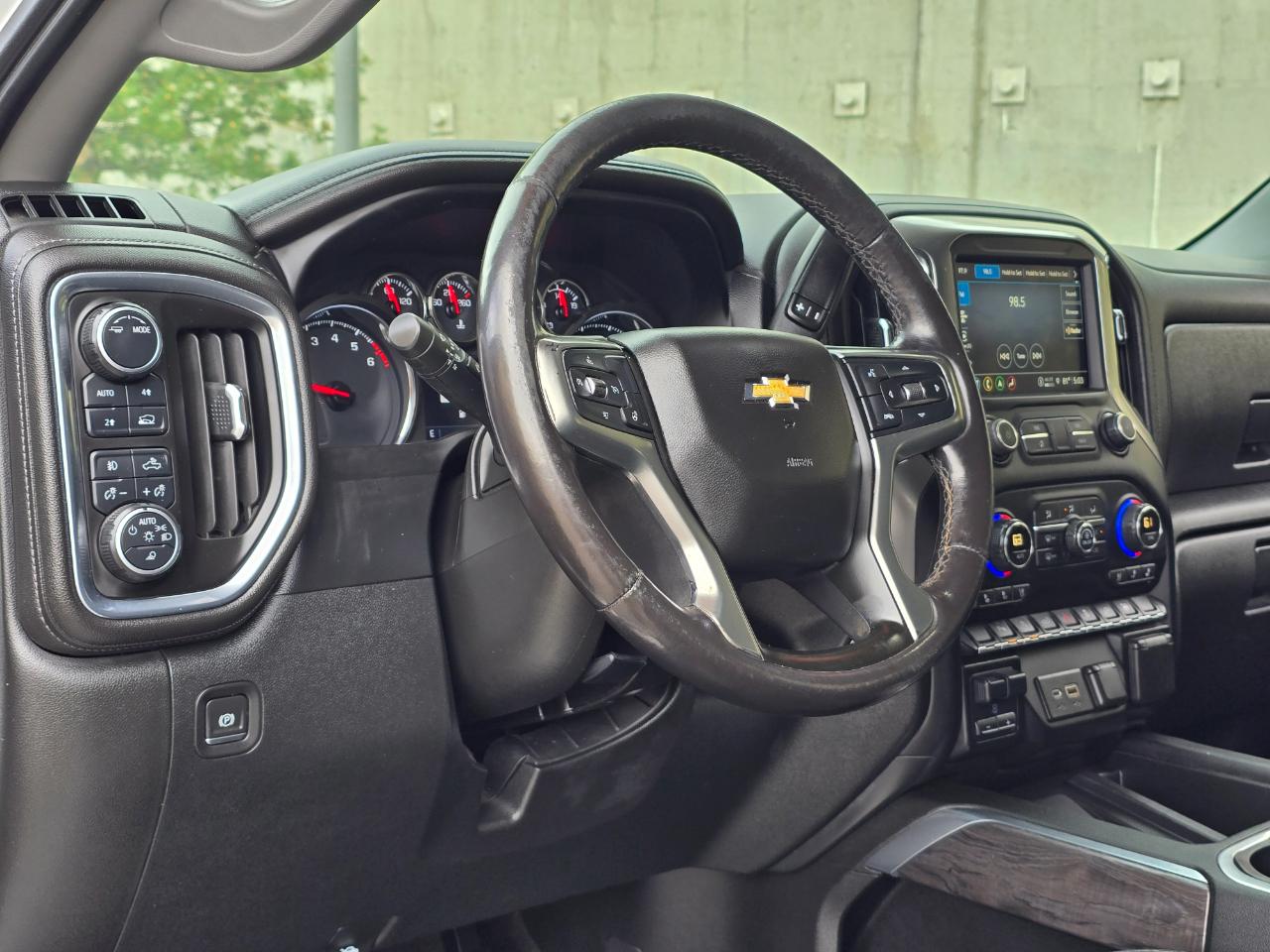 Chevrolet Silverado 1500 4WD Crew Cab 147" LTZ 2021