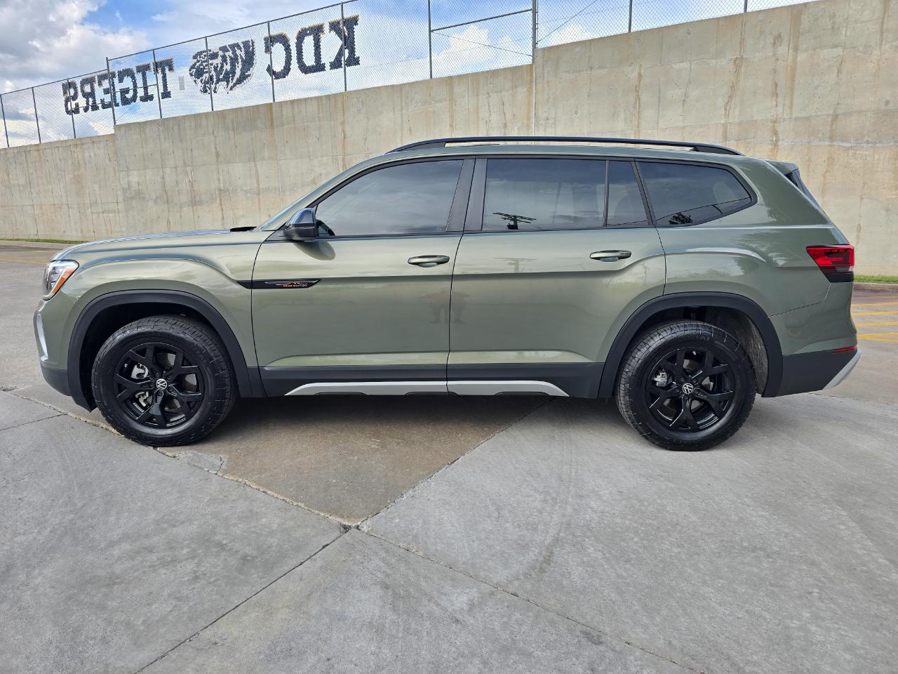 Volkswagen Atlas 2.0T Peak Edition SE w/Technology 4MOTION 2024
