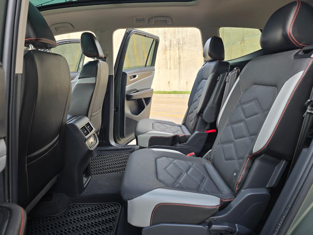 Volkswagen Atlas 2.0T Peak Edition SE w/Technology 4MOTION 2024