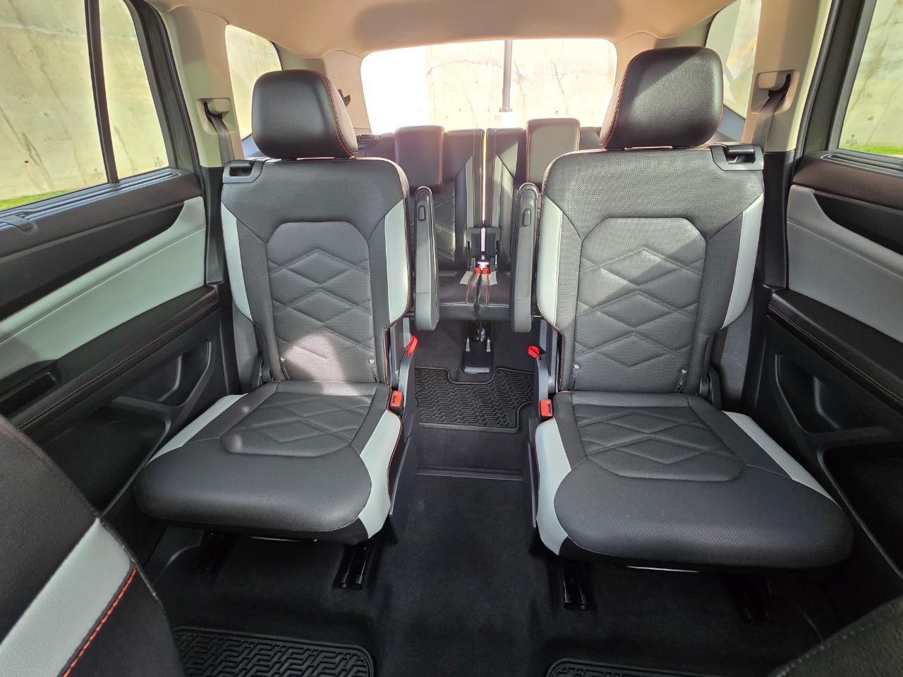 Volkswagen Atlas 2.0T Peak Edition SE w/Technology 4MOTION 2024