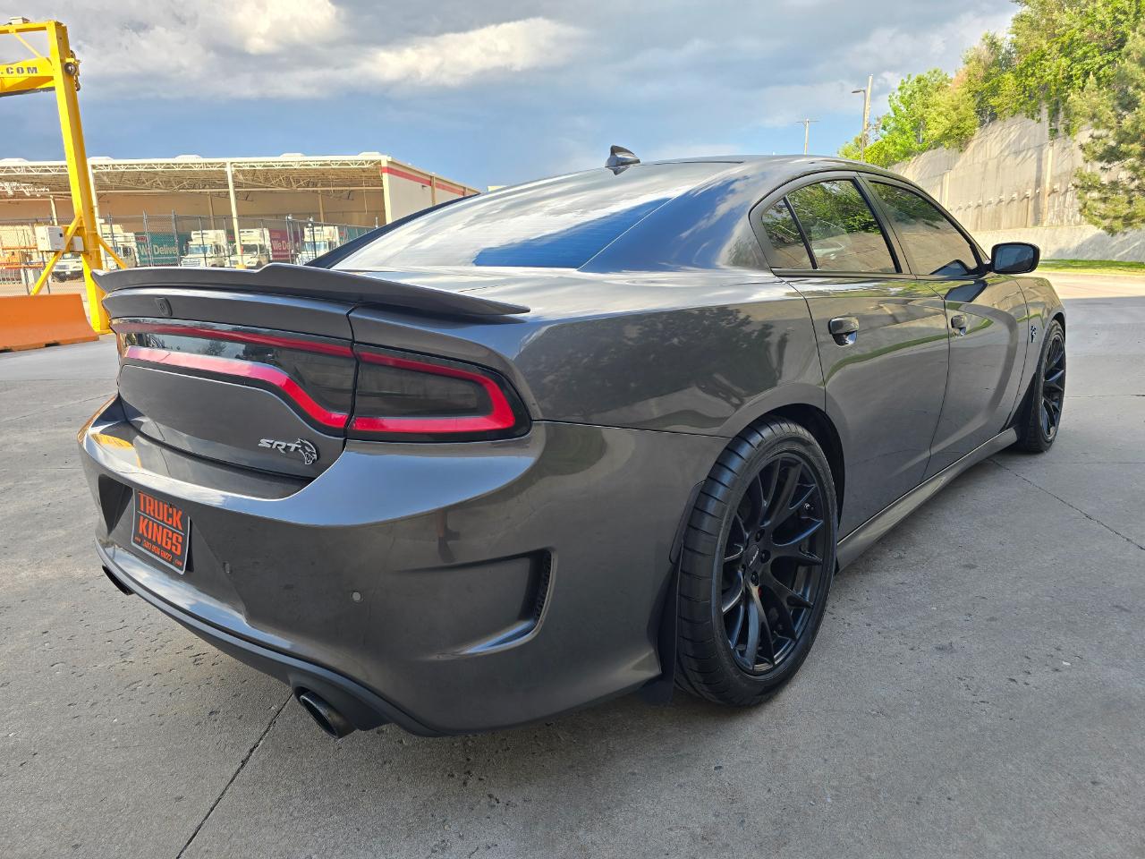 Dodge Charger 4dr Sdn SRT Hellcat RWD 2016