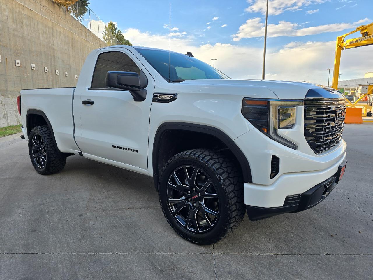 GMC Sierra 1500 4WD Reg Cab 126" Pro 2025