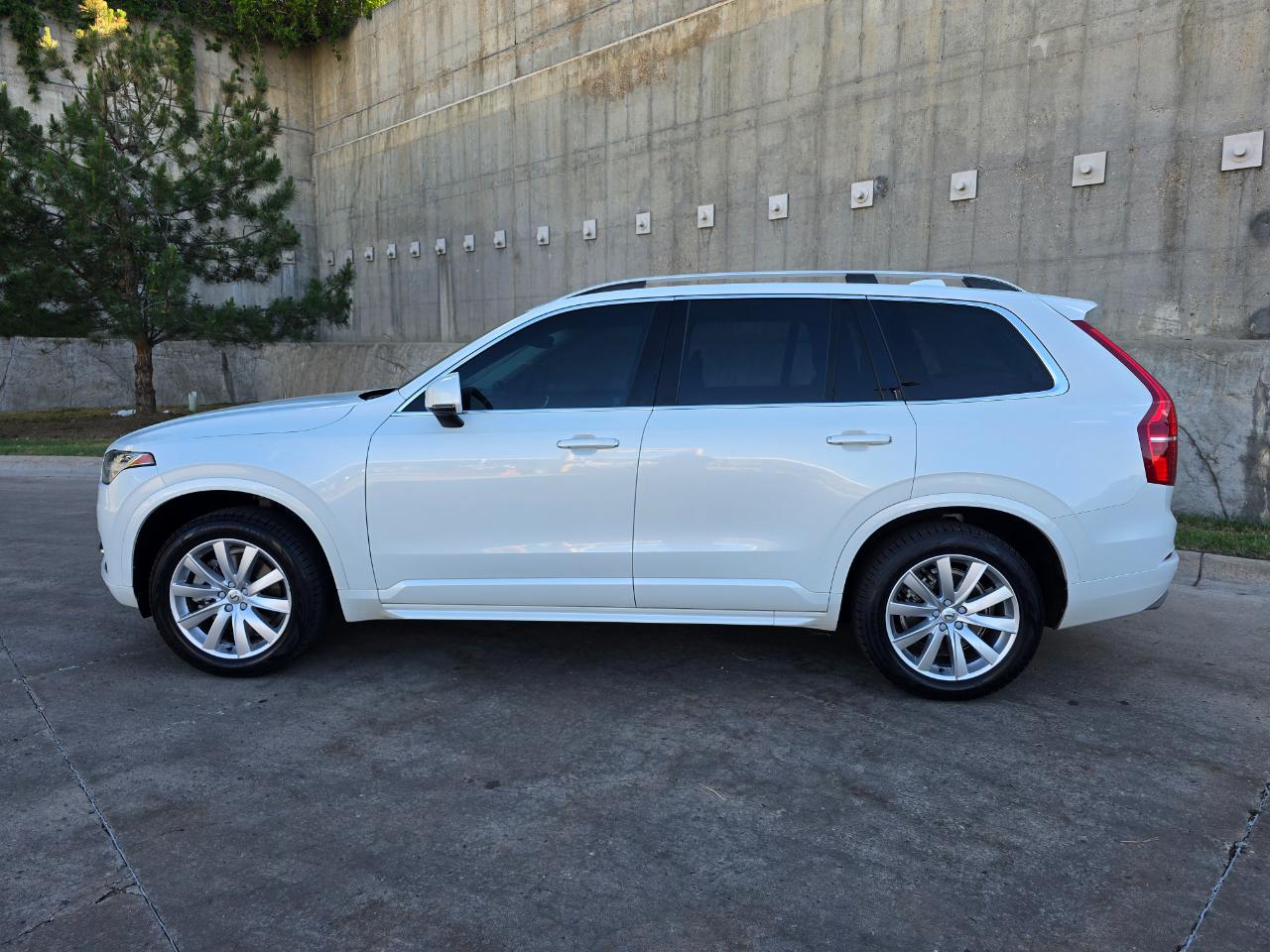 Volvo XC90 T6 AWD 7-Passenger Momentum 2018