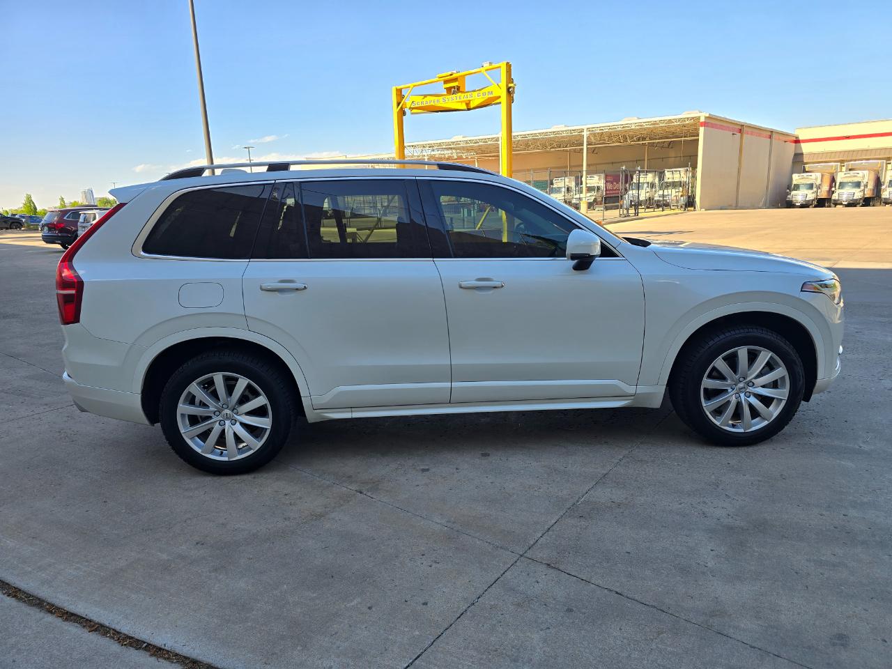 Volvo XC90 T6 AWD 7-Passenger Momentum 2018