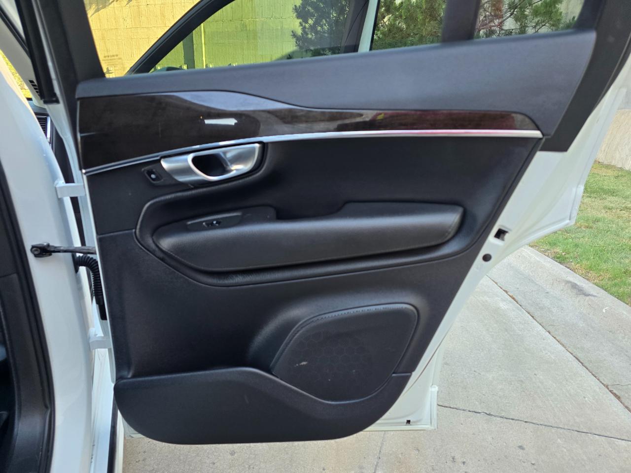 Volvo XC90 T6 AWD 7-Passenger Momentum 2018